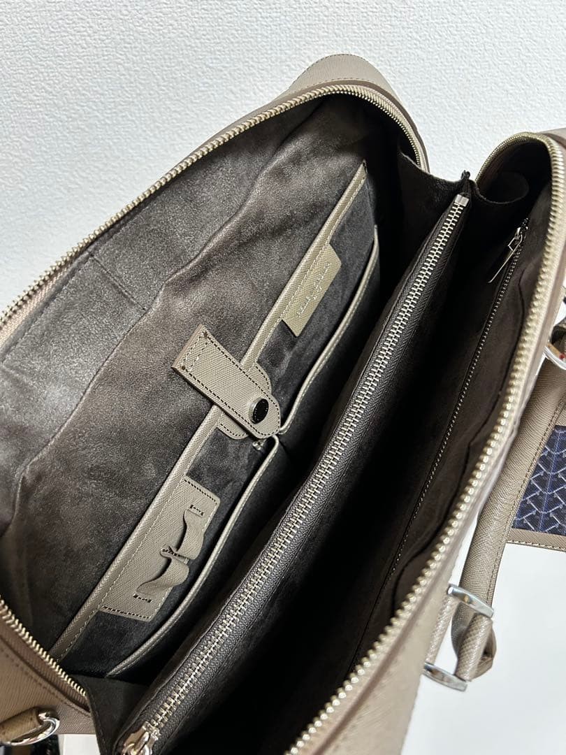 Pelle Morvida Business Bag Gray Beige Leather Near Mint with Tag