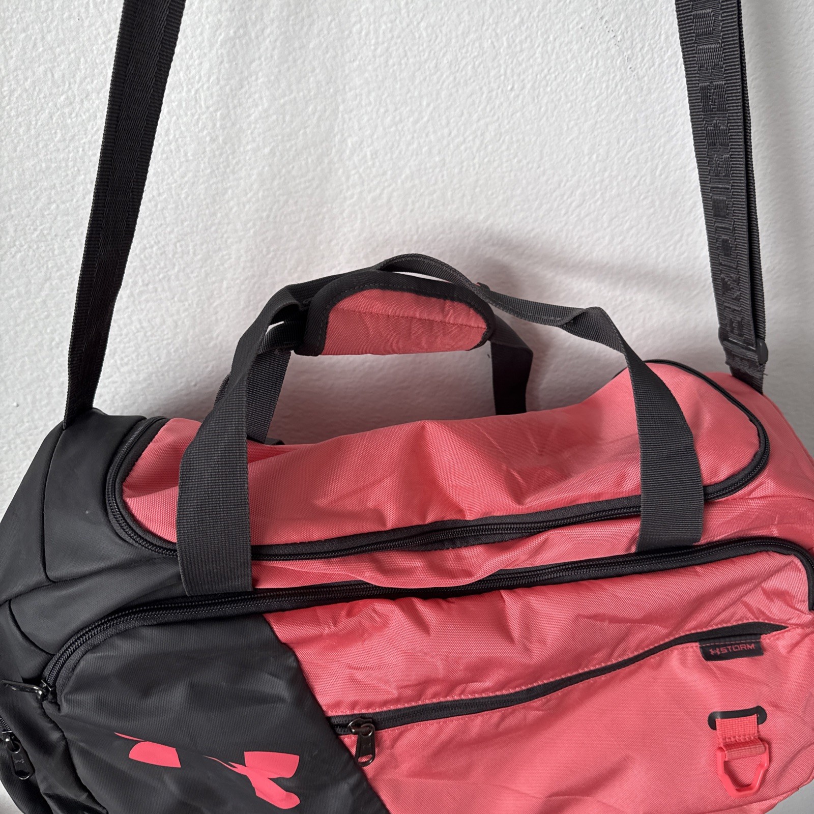 UNDER ARMOUR Men’s UA Undeniable 4.0 Duffle Bag Gym Graphite / Black & pink
