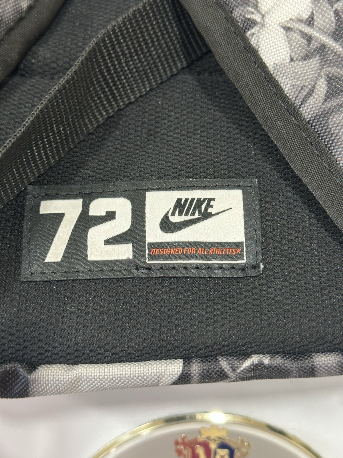 Black and white Nike backpack EUC!!!