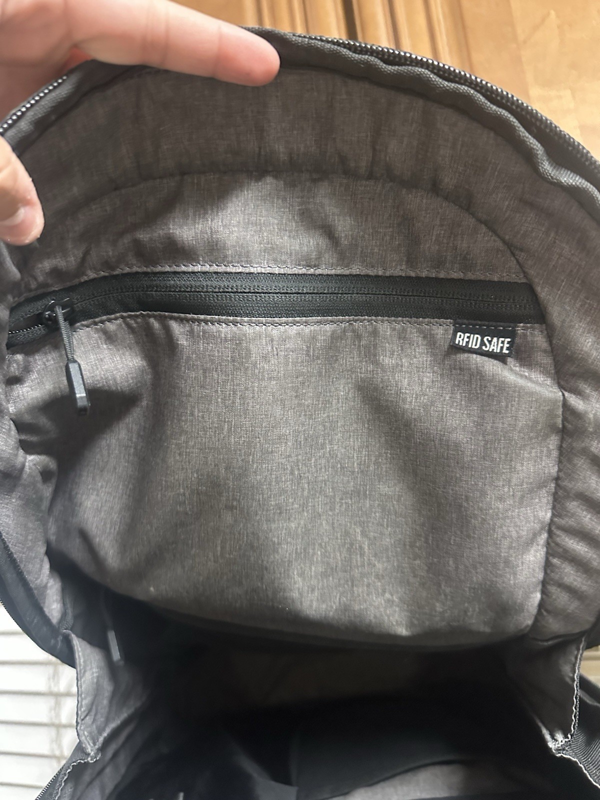 Nomatic Navigator Pack 15L, Fair Condition, Expands to 21L, Laptop Sleeve, RFID