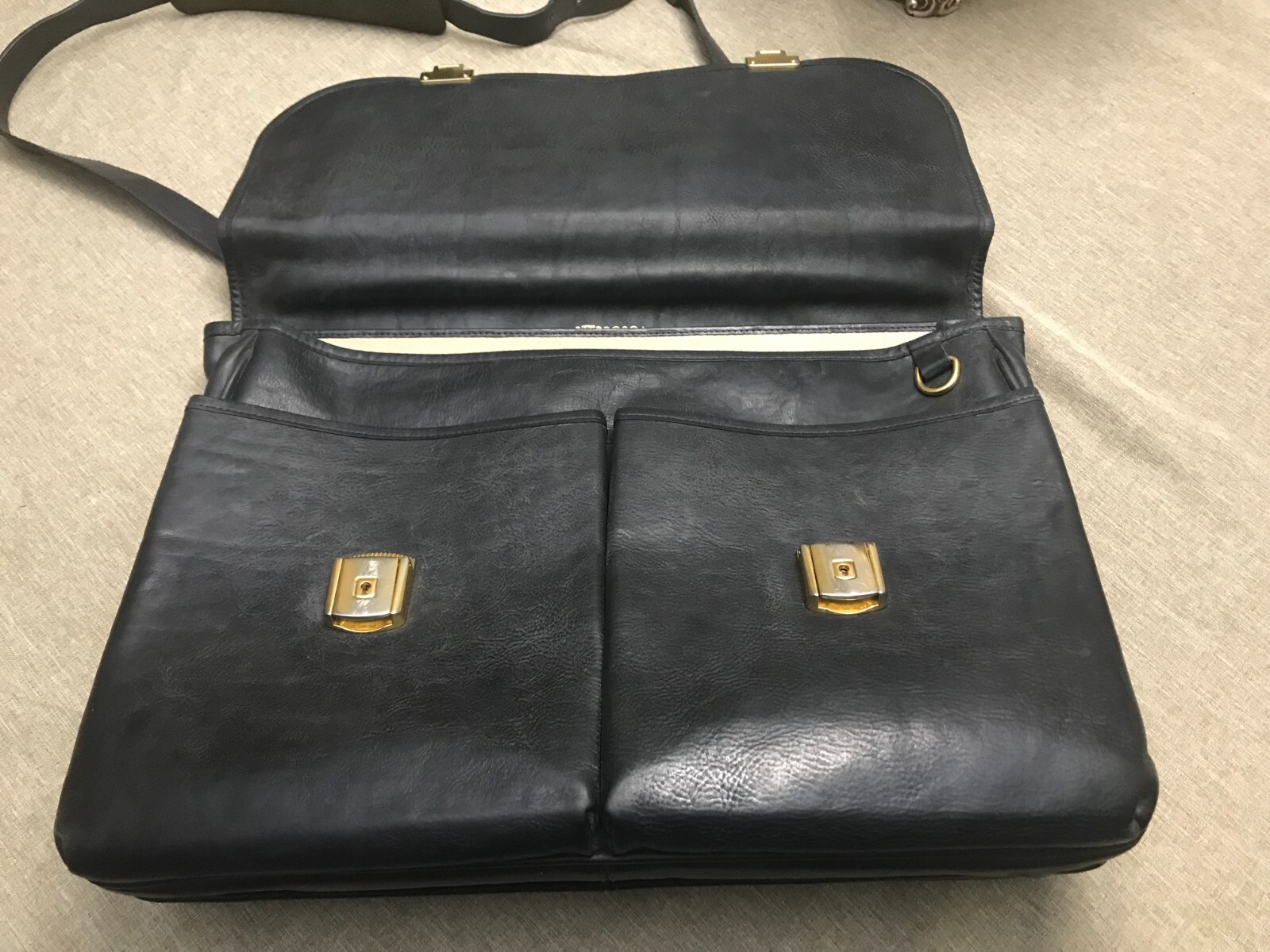 BOSCA “CORRESPONDENT” Heavy Leather Briefcase / Messenger Bag – Made in USA