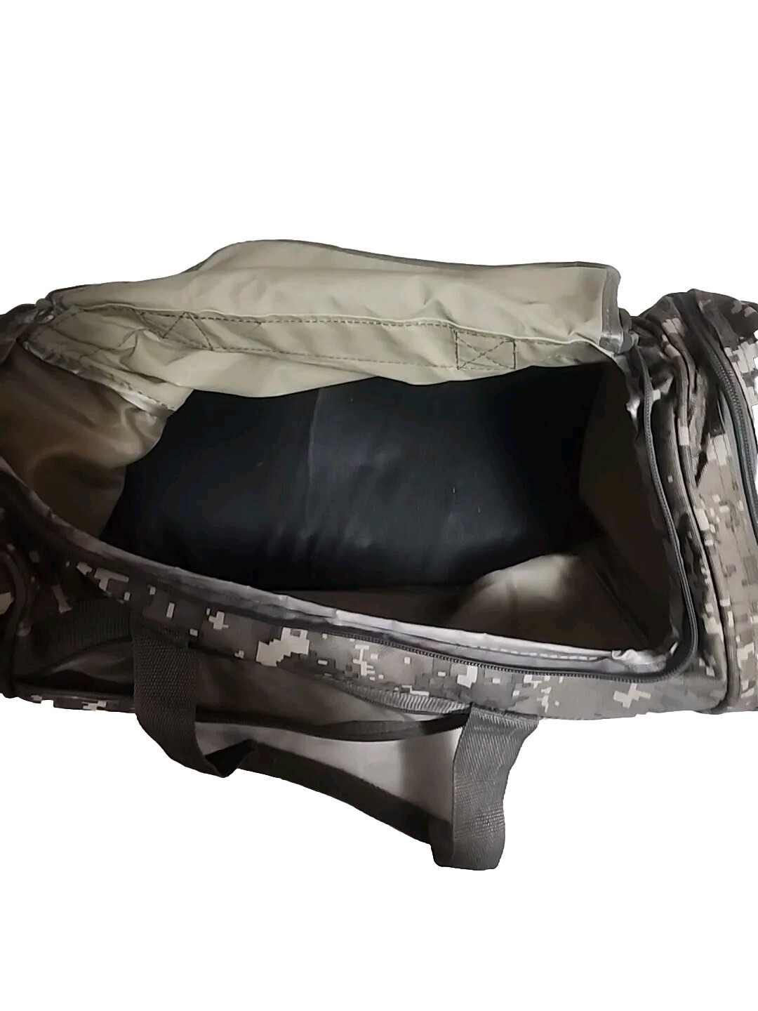 Pre-owned NRA Digital Camo Duffle Overnight Bag 20″ x 11″ x 10″ See Description