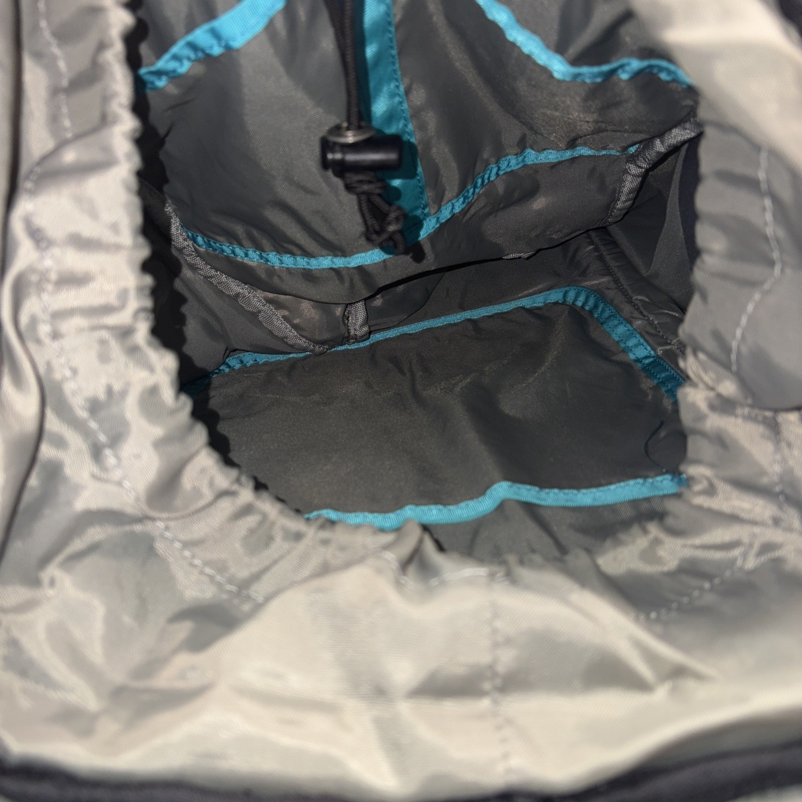 Thule Sweden Enroute Mosey Black Daypack Backpack Zippers Pockets Hiking Outdoor