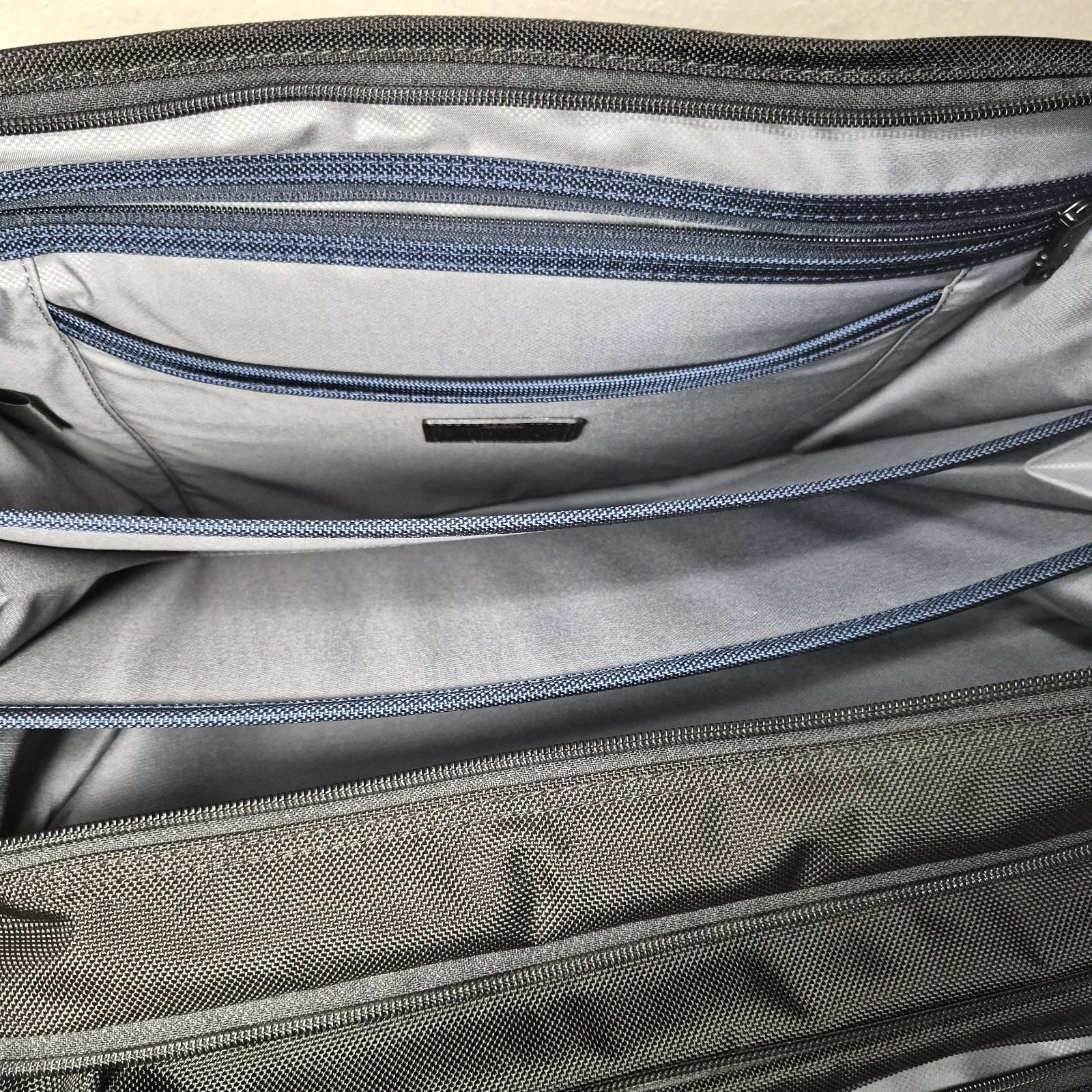 Tumi Alpha 2 Expandable Organizer Briefcase Bag 26141D2 w/Laptop Sleeve