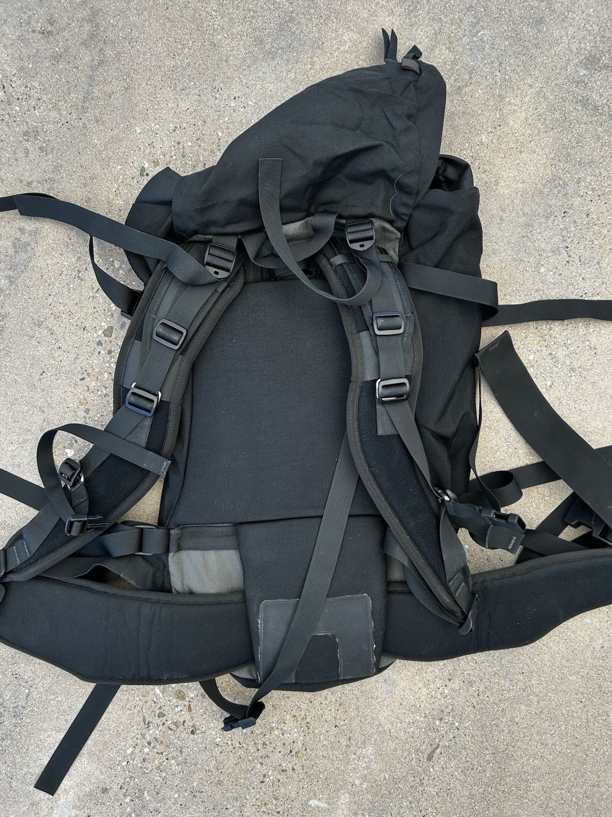 Dana Design Shadow Peak Black Purple Trim Backpack Day Bag Hiking M/L 18″ x 12″