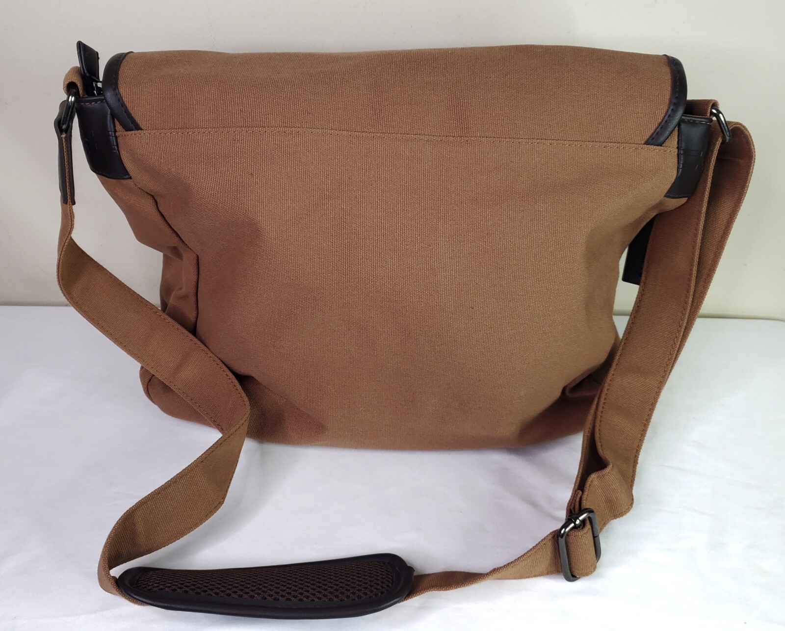 Buffalo David Bitton Mens Messenger Duffle Bag Gym Overnight Travel Carry On Bag