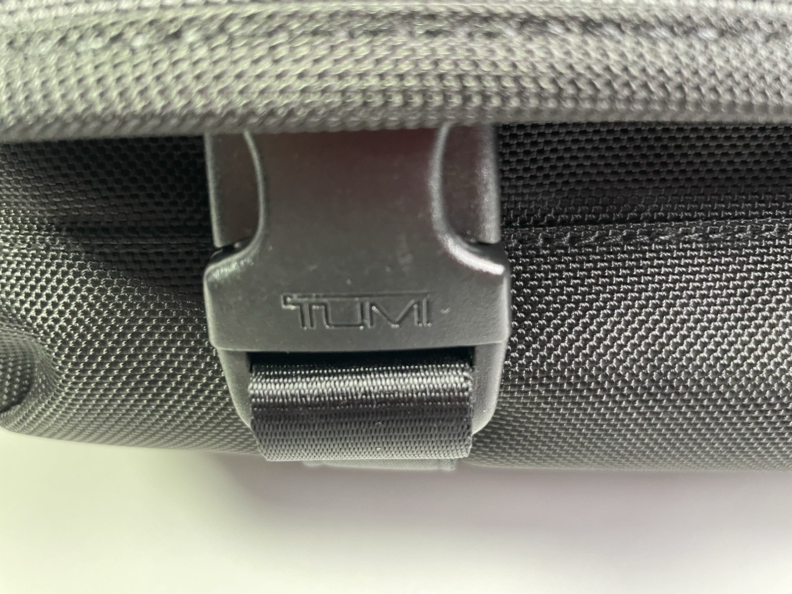 TUMI Alpha 2 Organizer Portfolio Brief / Expandable Messenger