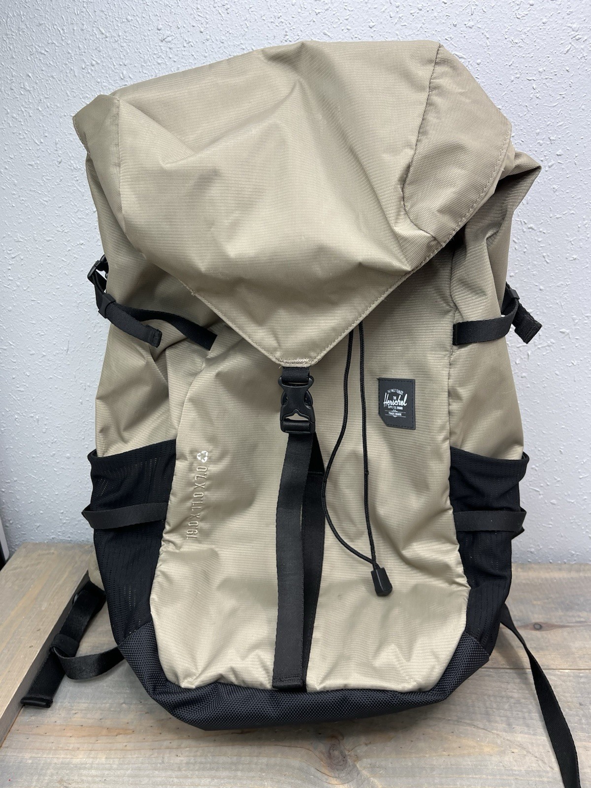 Herschel Barlow Large Backpack 27L Hiking Camping Tan 19x11x7