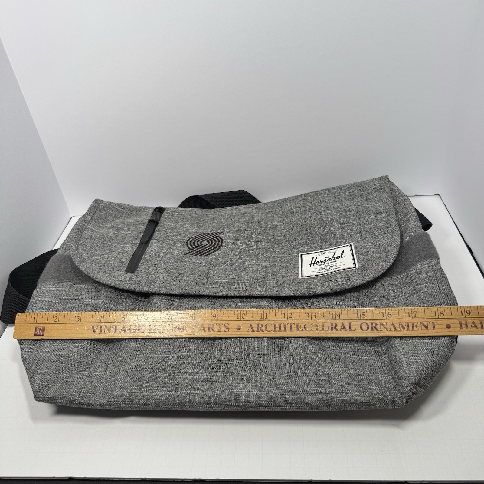 Herschel Supply Gray Messenger Bag Portland Trail Blazers Logo Laptop Crossbody