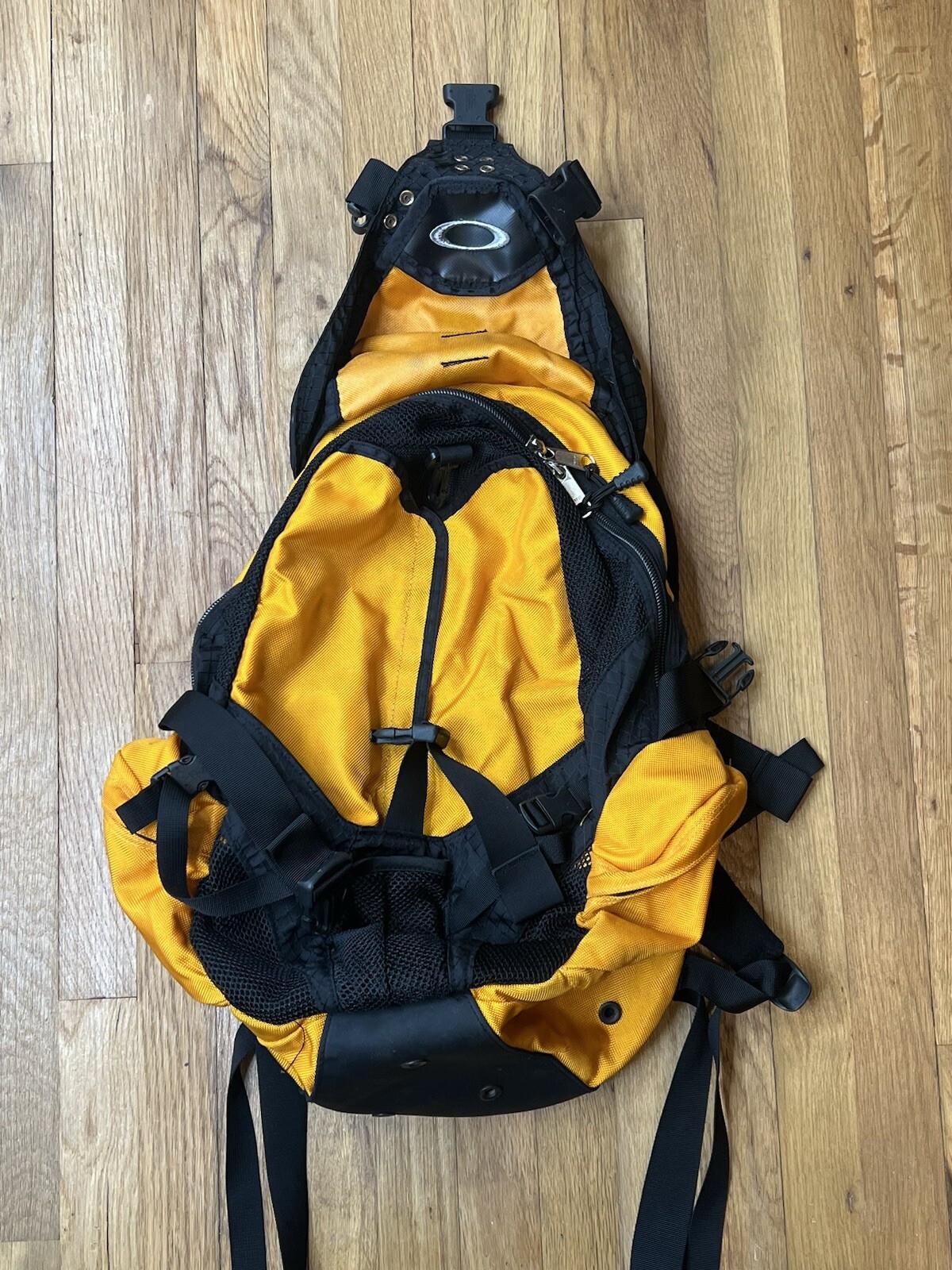 Oakley Icon Tactical 2.0 Backpack Yellow Black Multiple Pockets Padded Buckles