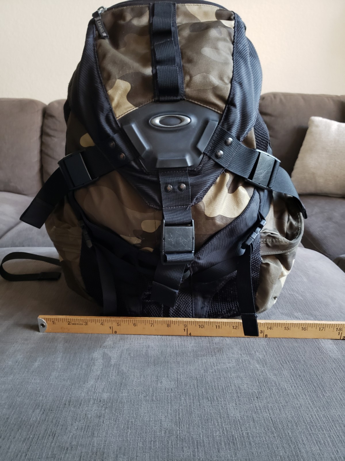 Oakley Icon 2.0 Tactical Backpack Camo/Black Padded Back – VERY CLEAN -Read Desc