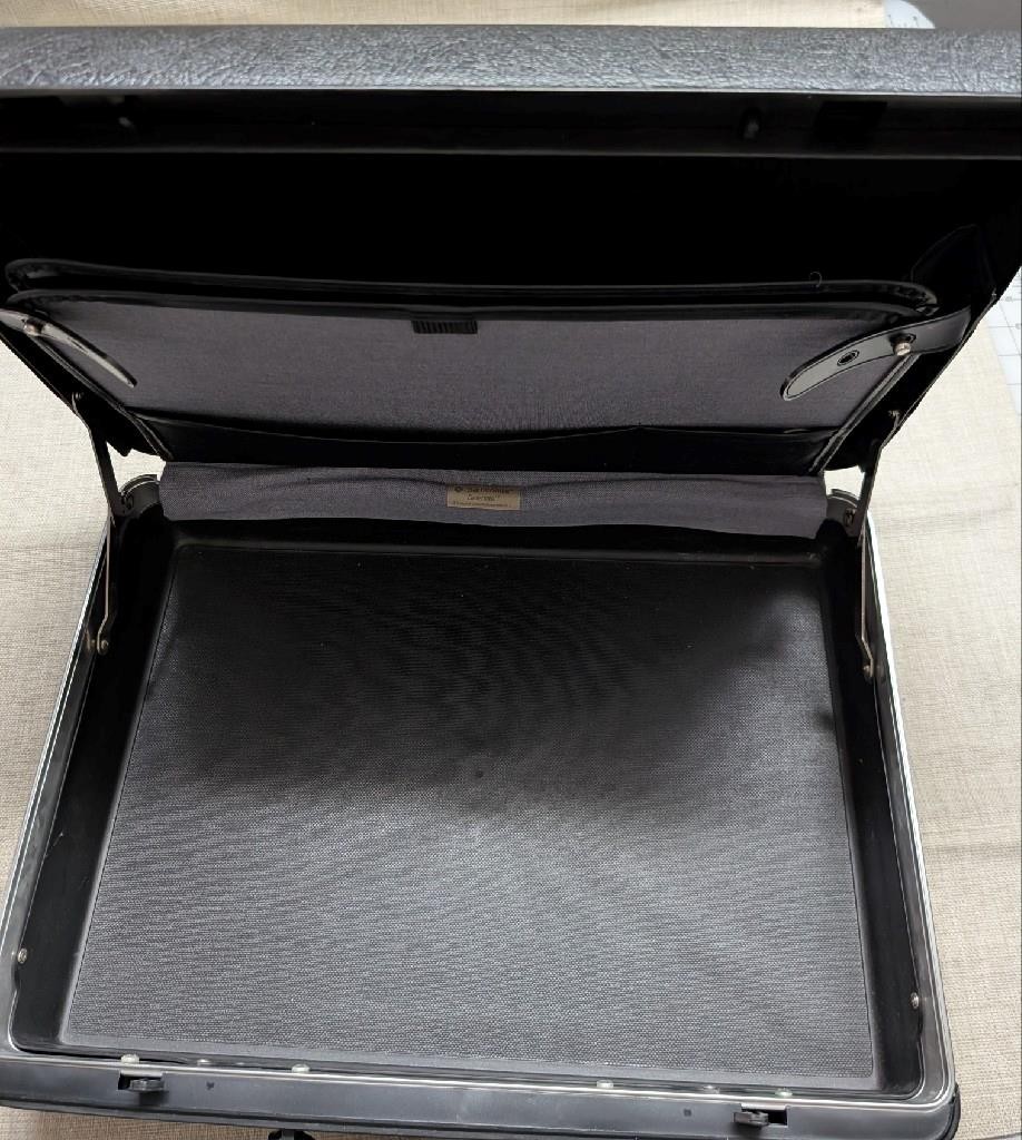 vintage SAMSONITE hard shell BRIEFCASE black 18x14x5 suitcase CARRY-ON black 80s
