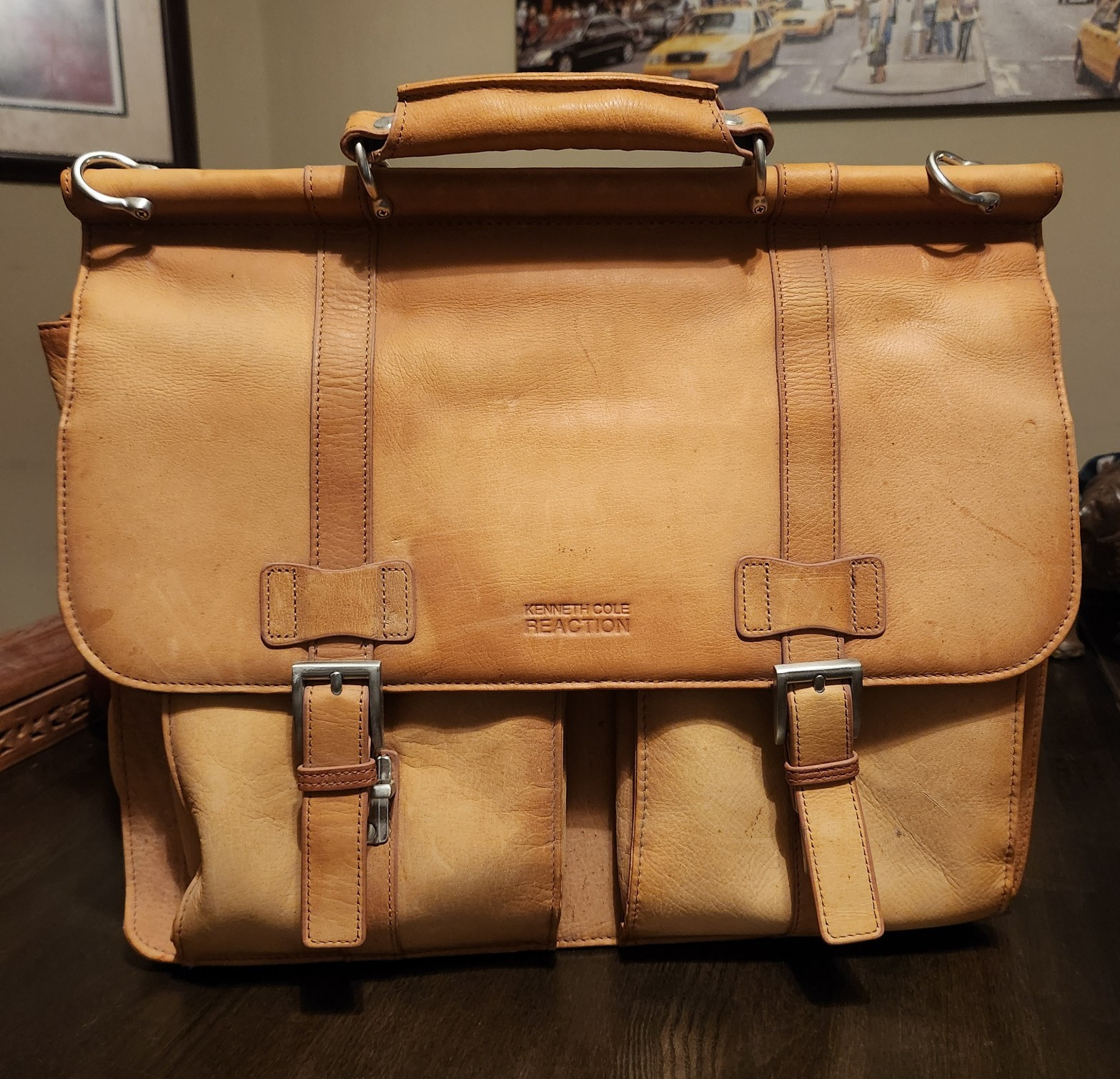 Kenneth Cole Reaction Tan Men’s Messenger Bag Buckle Closure Top Handle Solid