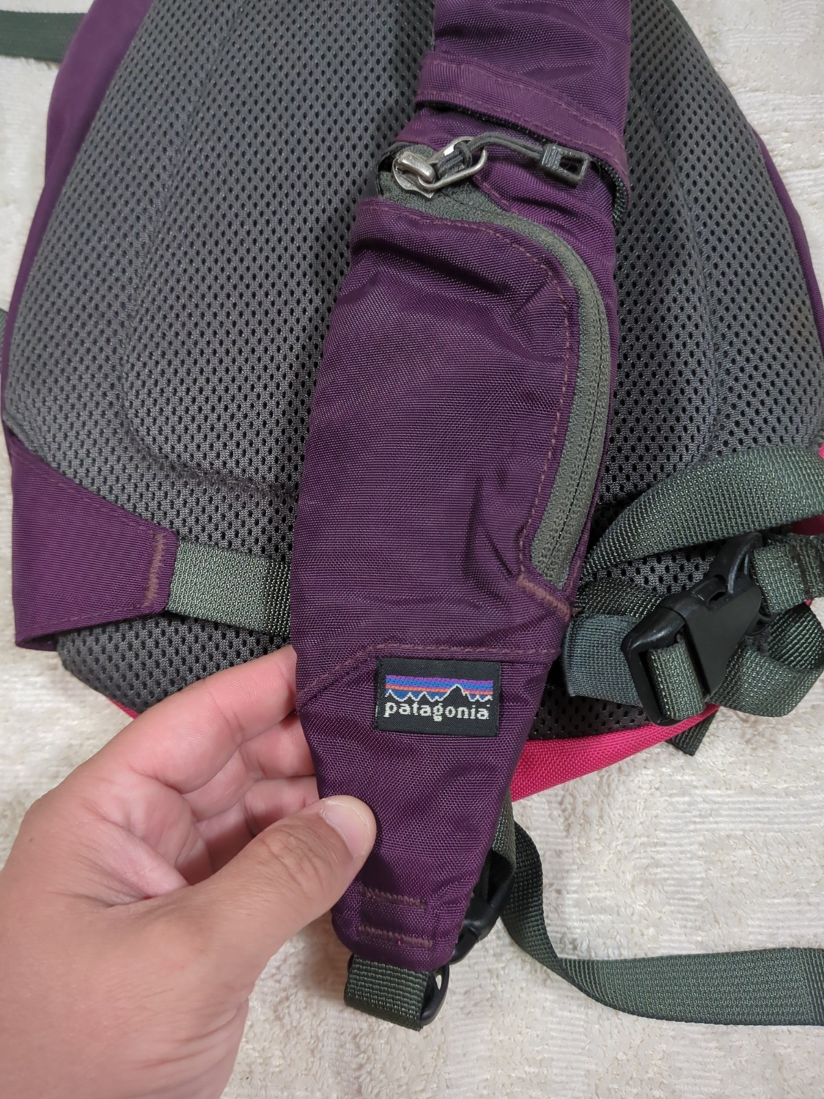 Patagonia Atom Sling 8L Sling Backpack – Padded Crossbody Bag – Purple & Pink