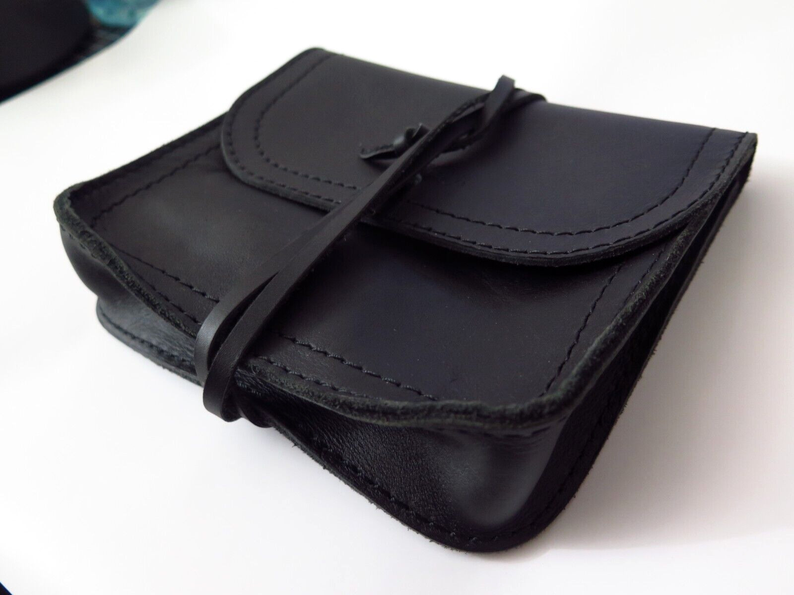 Saddleback Leather 6.5″x5.5″x1.5″ CLASSIC CABLE BAG Black