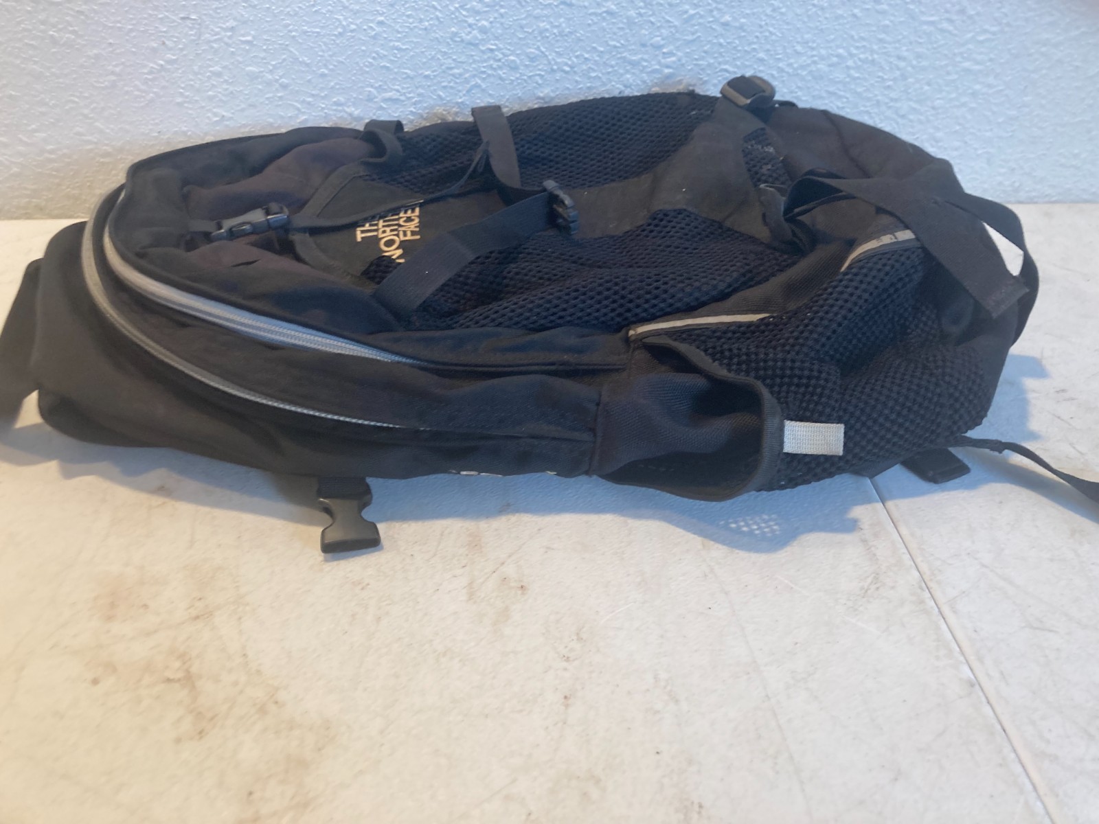 The North Face Recon Backpack Hiking School Pack Camp Gym Bag Busted Zipper