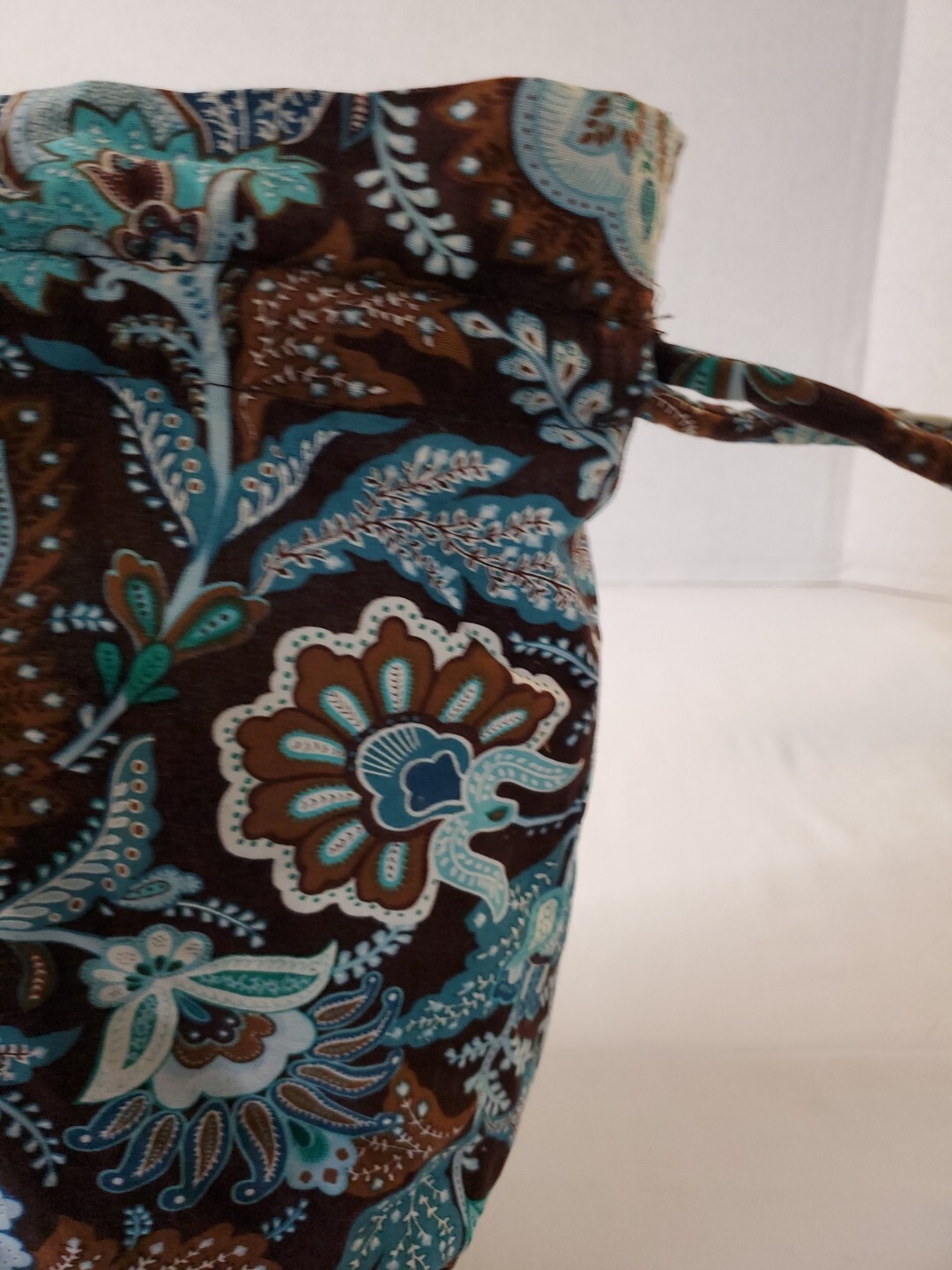 VERA BRADLEY JAVA BLUE DRAWSTRING TRAVEL POUCH PLASTIC LINED Retired Print