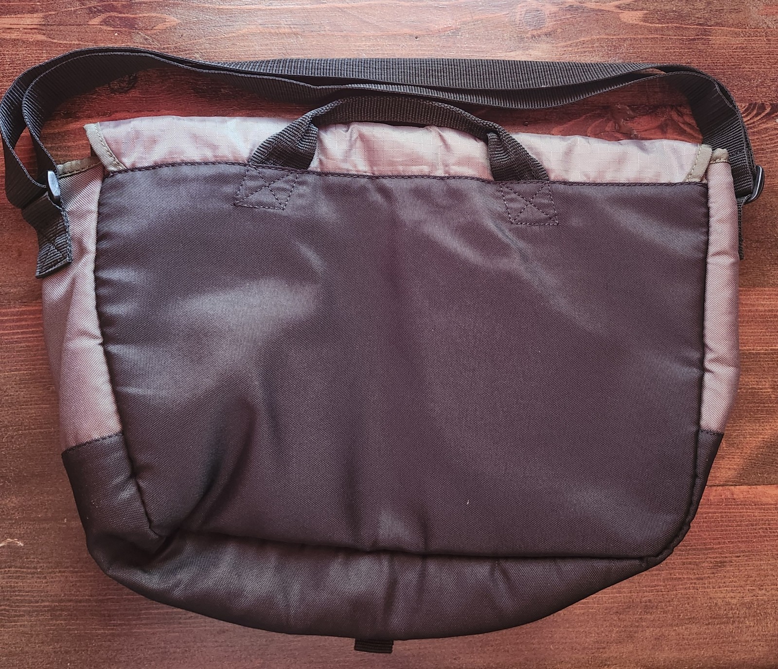 Timberland Twin Mountain Messenger/Book Bag Adjustable Strap Zip Pockets Handle