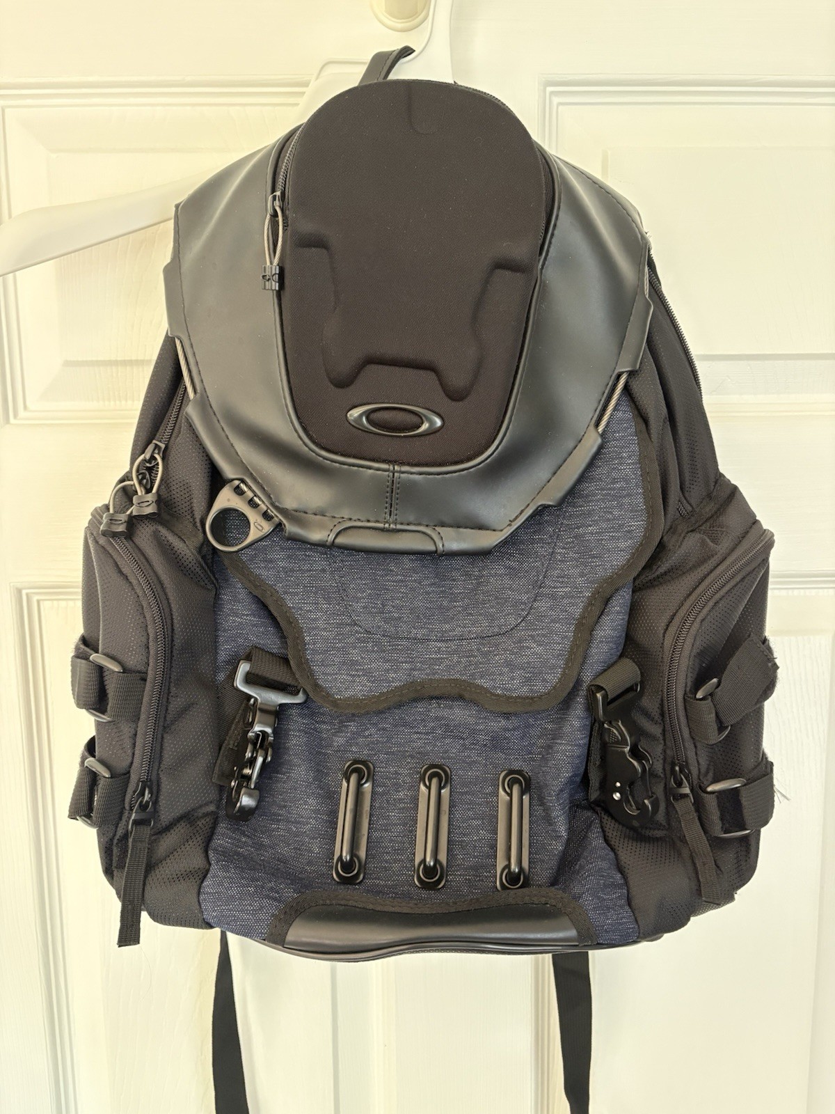 OAKLEY BATHROOM SINK BACKPACK Navy Blue Trail Hiking Bag Excellent Condition!