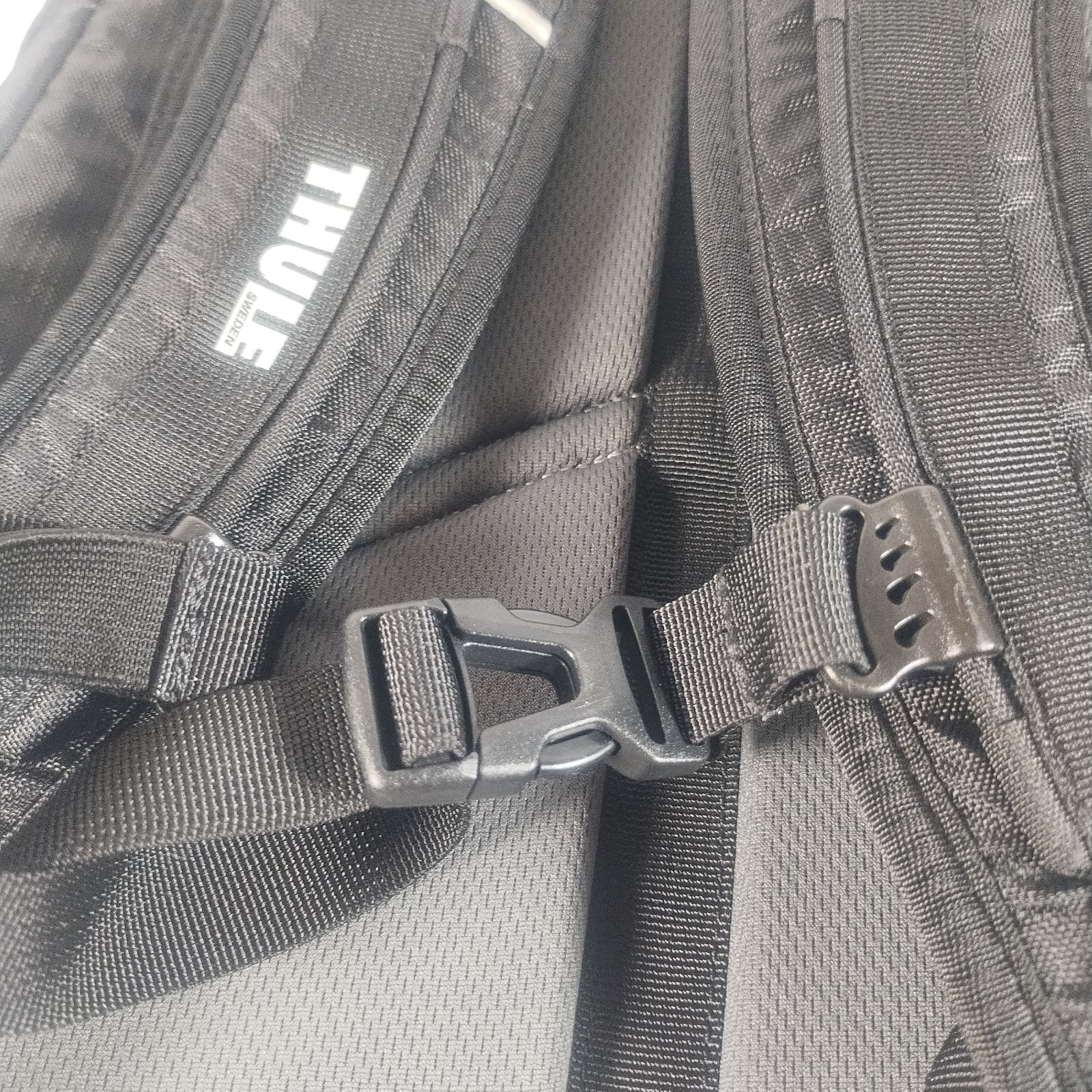 Thule Study Blue Backpack Laptop Sunglasses Case