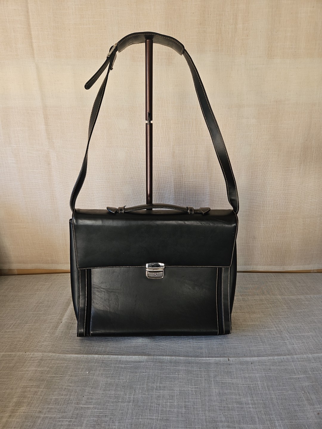 Vintage Wilsons Black Leather Briefcase/Messenger Bag With A Push Lock Closure