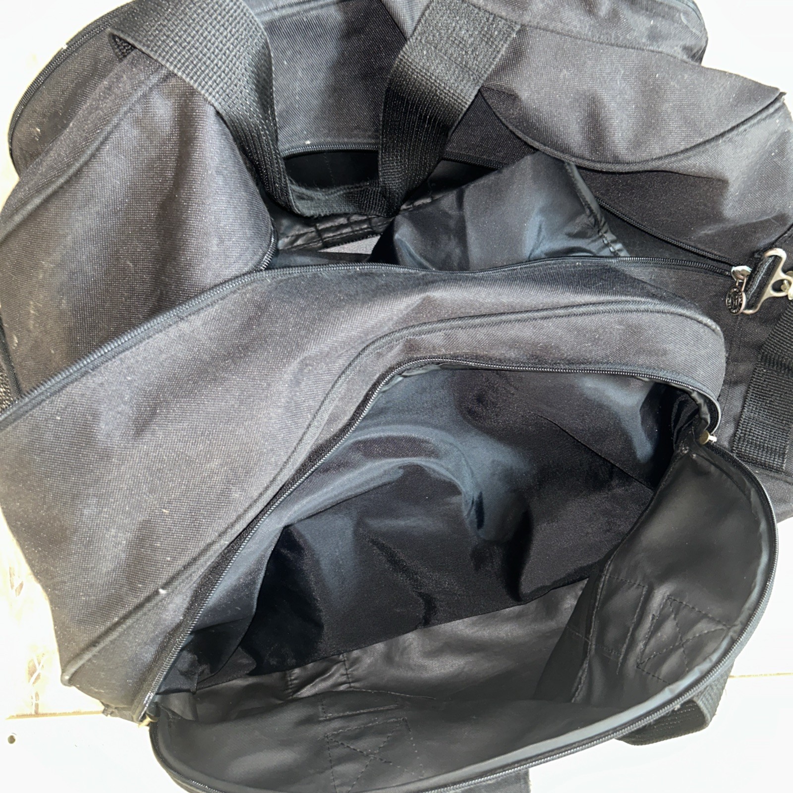Pfizer Pharmaceutical Black Canvas Duffle Travel Bag Utility Tote Leeds Golf