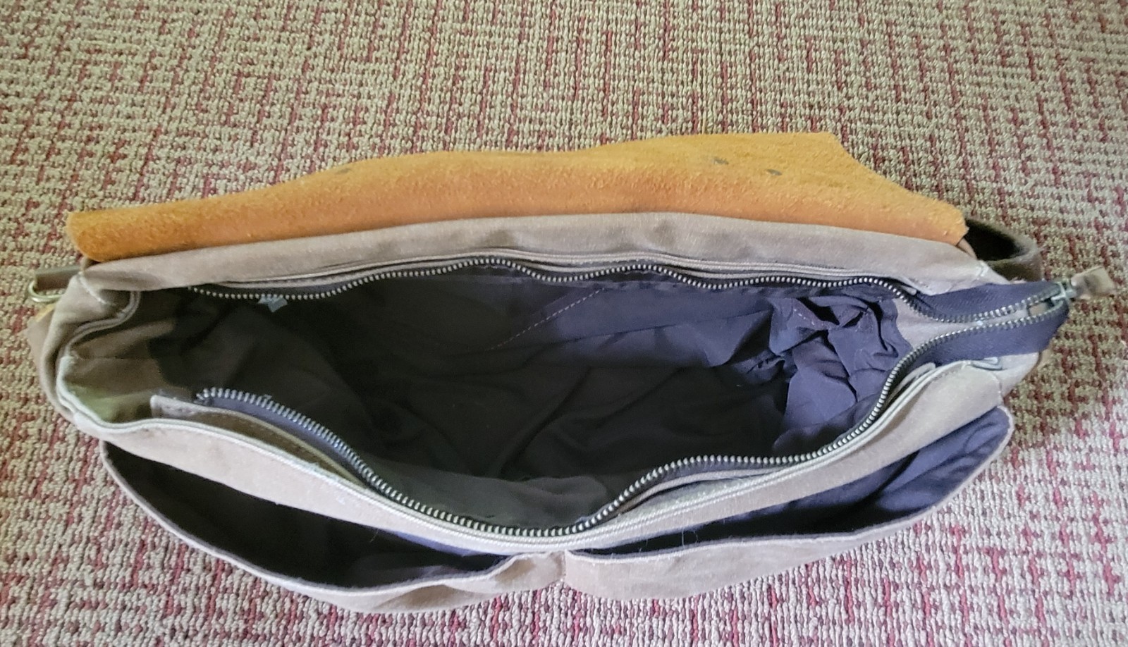 Wowbox Canvas and Leather Messenger Bag (Heavy Duty, Laptop Compatible)