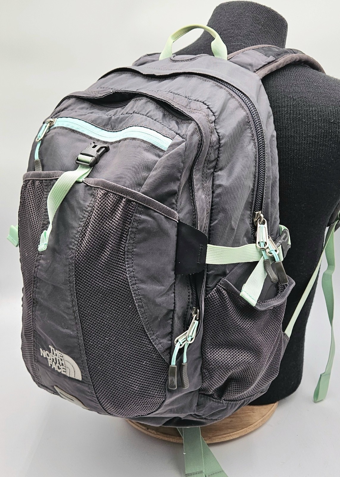 The North Face Backpack/Laptop/Hiking/Travel Bag Recon Black 30 Liter