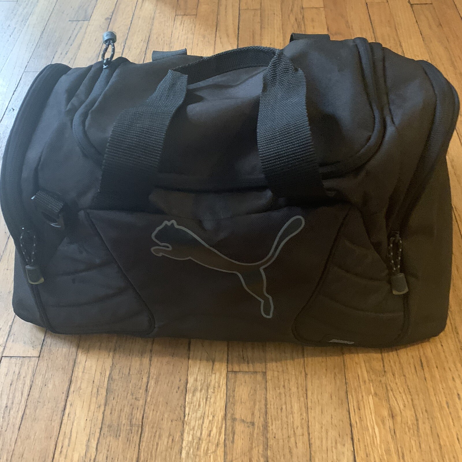 Puma cat Black Duffel Accessory Bag Sport Medium Size. EUC