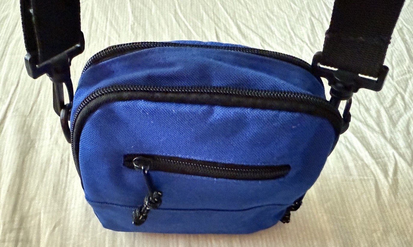 obey conditions crossbody travel bag small blue size osfa