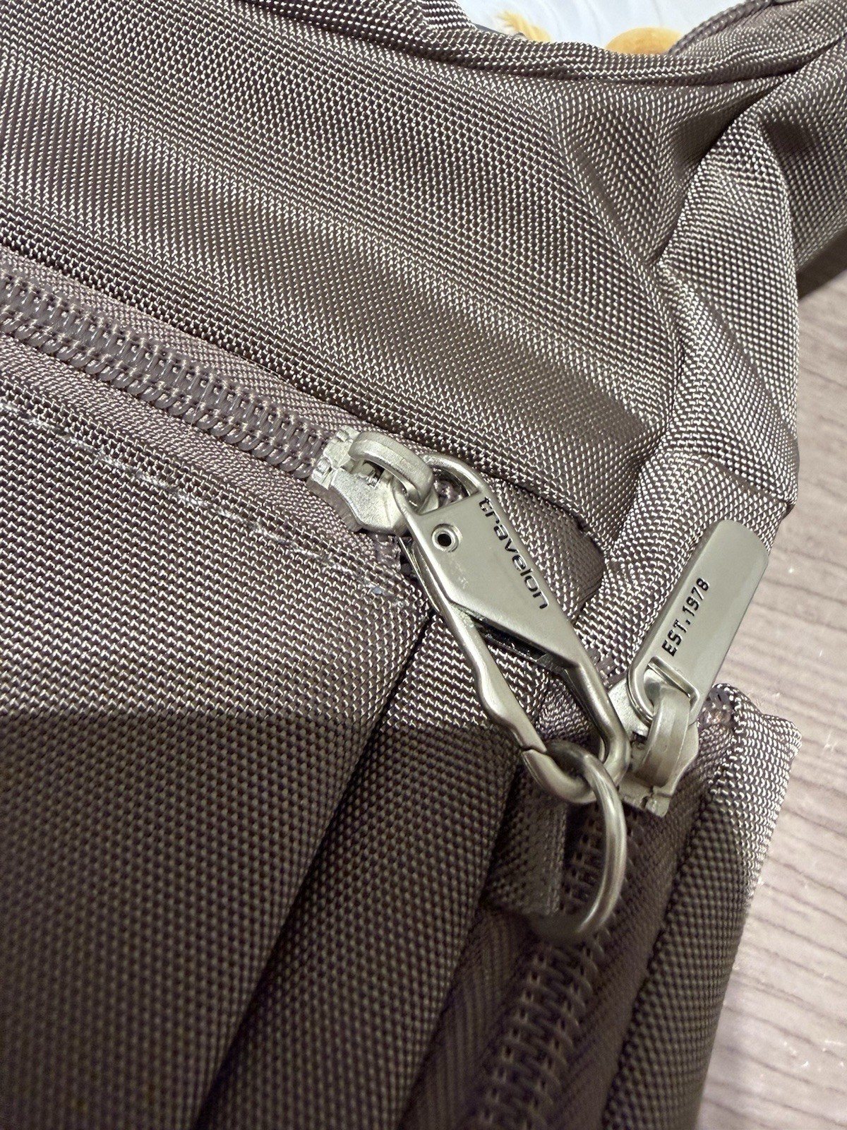 Travelon AntiTheft Classic Messenger Bag