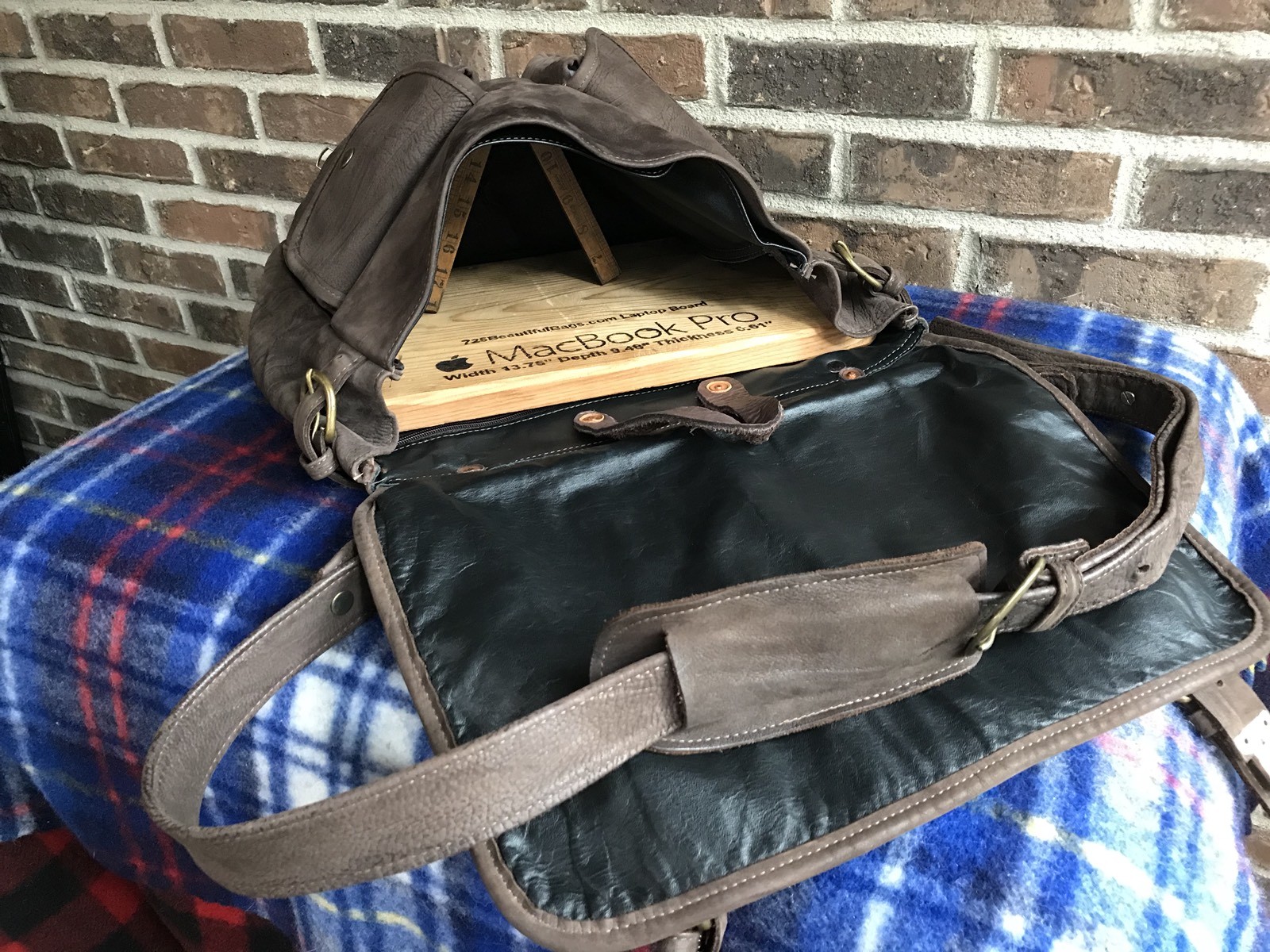 VINTAGE BASEBALL GLOVE LEATHER ONE-OF-A-KIND MACBOOK MESSENGER MAIL BAG R$1798