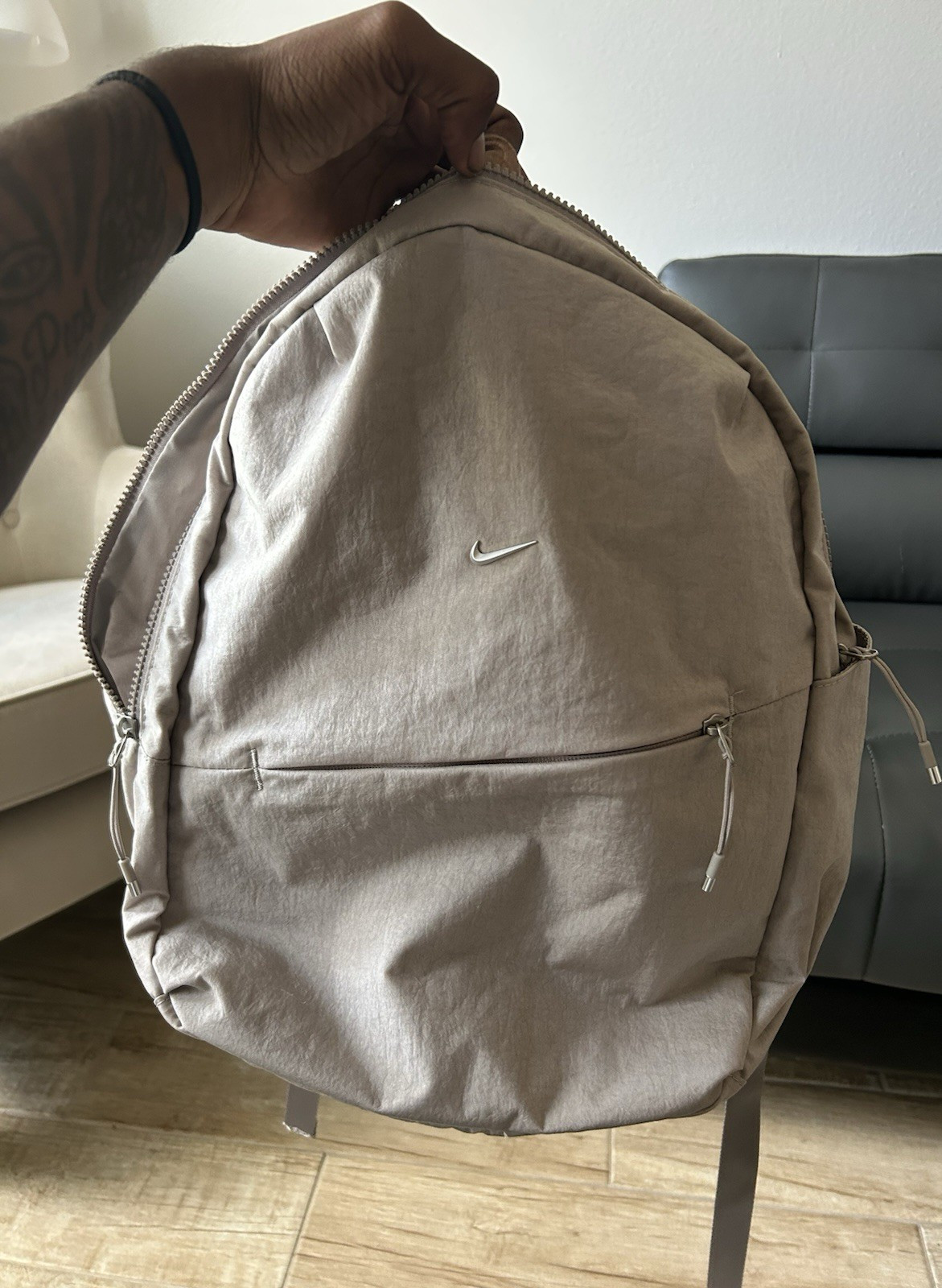 Nike Aura 24L Gray Backpack Zip Collage Grey UNISEX