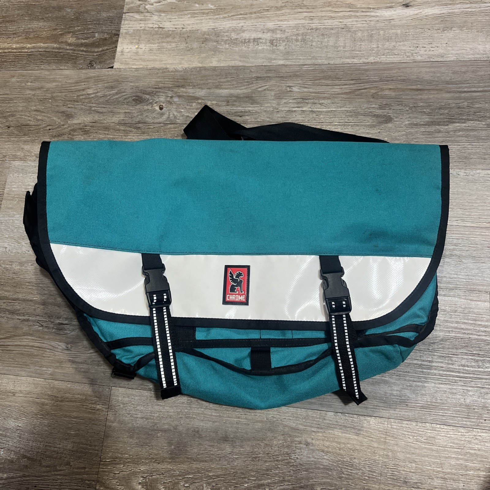 Chrome Industries Messenger Bag 24L Large Turquoise