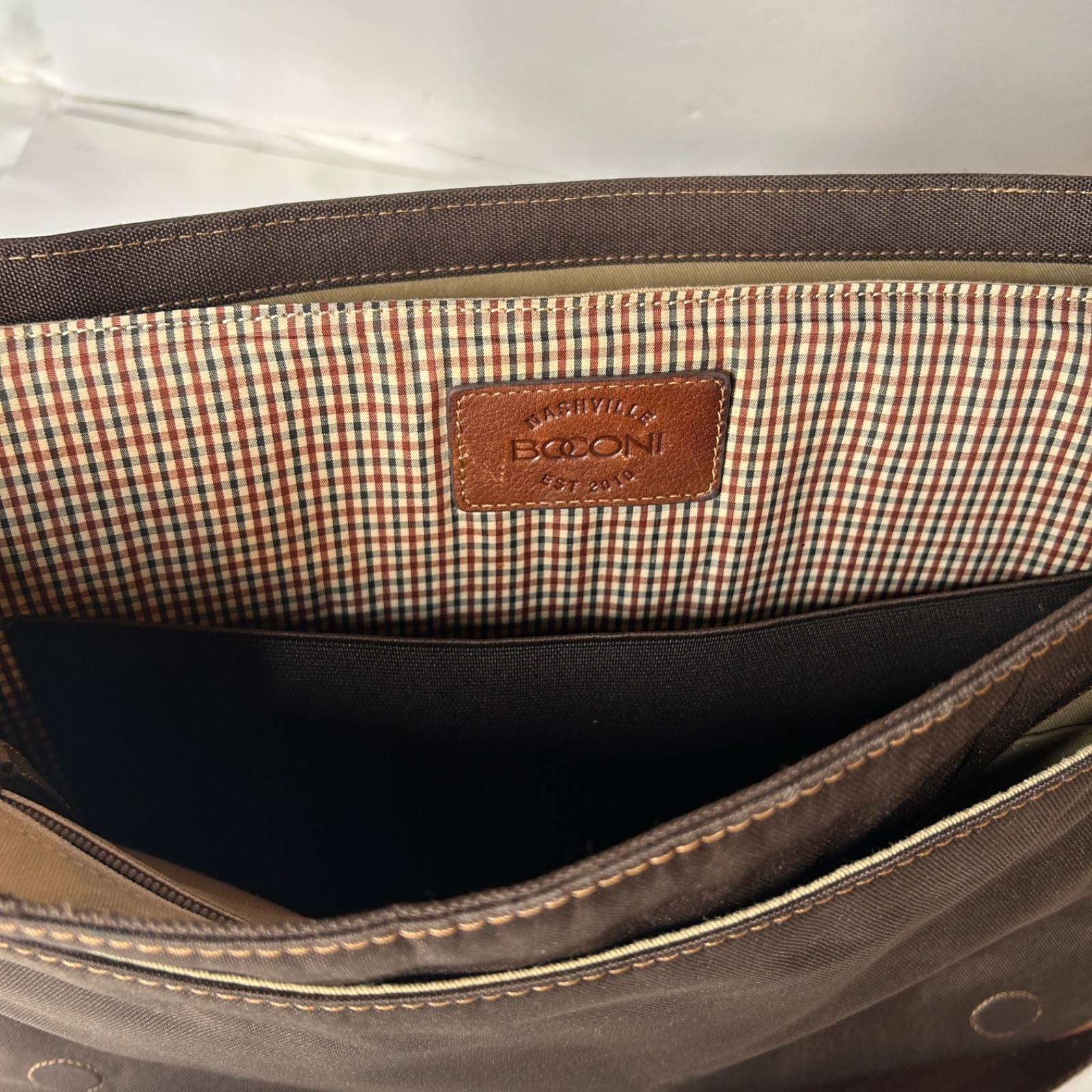 Boconi Messenger Bag Brown Leather Garth Slim Laptop Pocket with Shoulder Strap