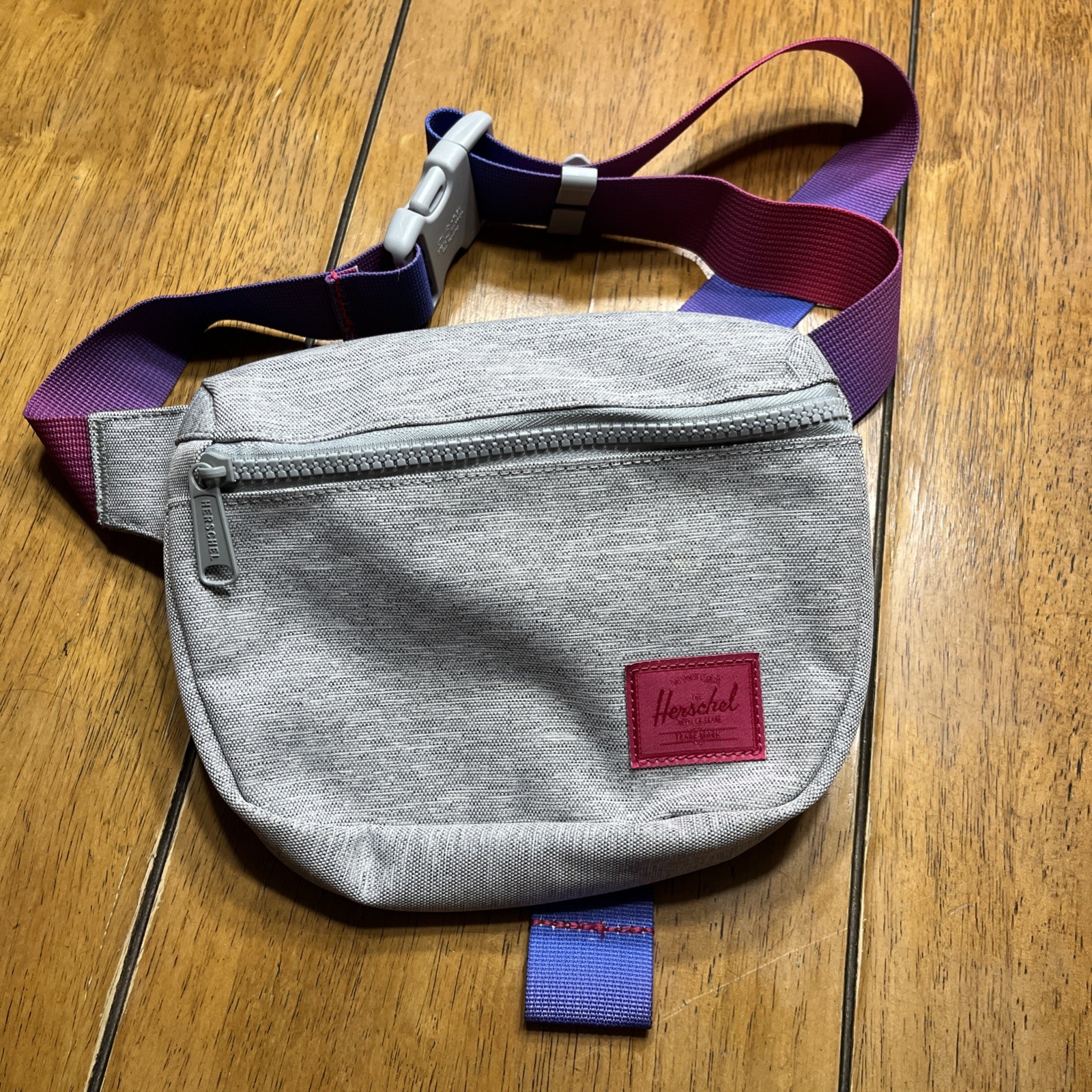 Herschel Supply Company 15 Hip Waist Fanny Pack/Crossbody Bag Gradient Nova NWOT