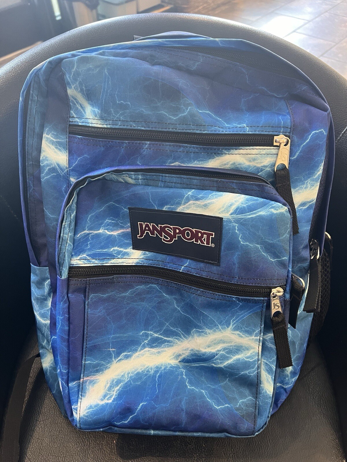 JanSport JS0A47AK Student Big Backpack 2100 cu in 34L 17 x 13 x 7.5 in