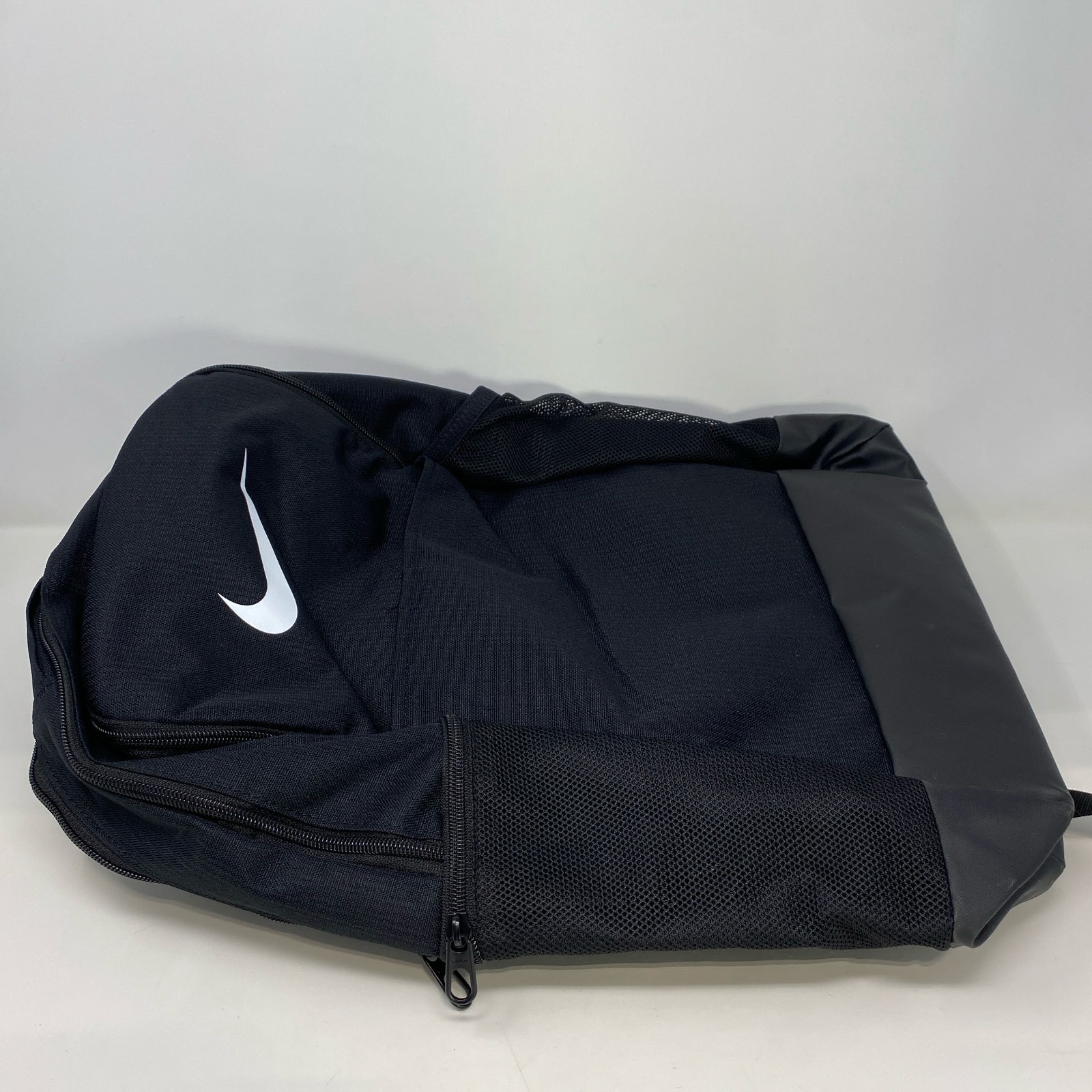 Nike Brasilia 9.5 Training Backpack Black/White Medium 24L
