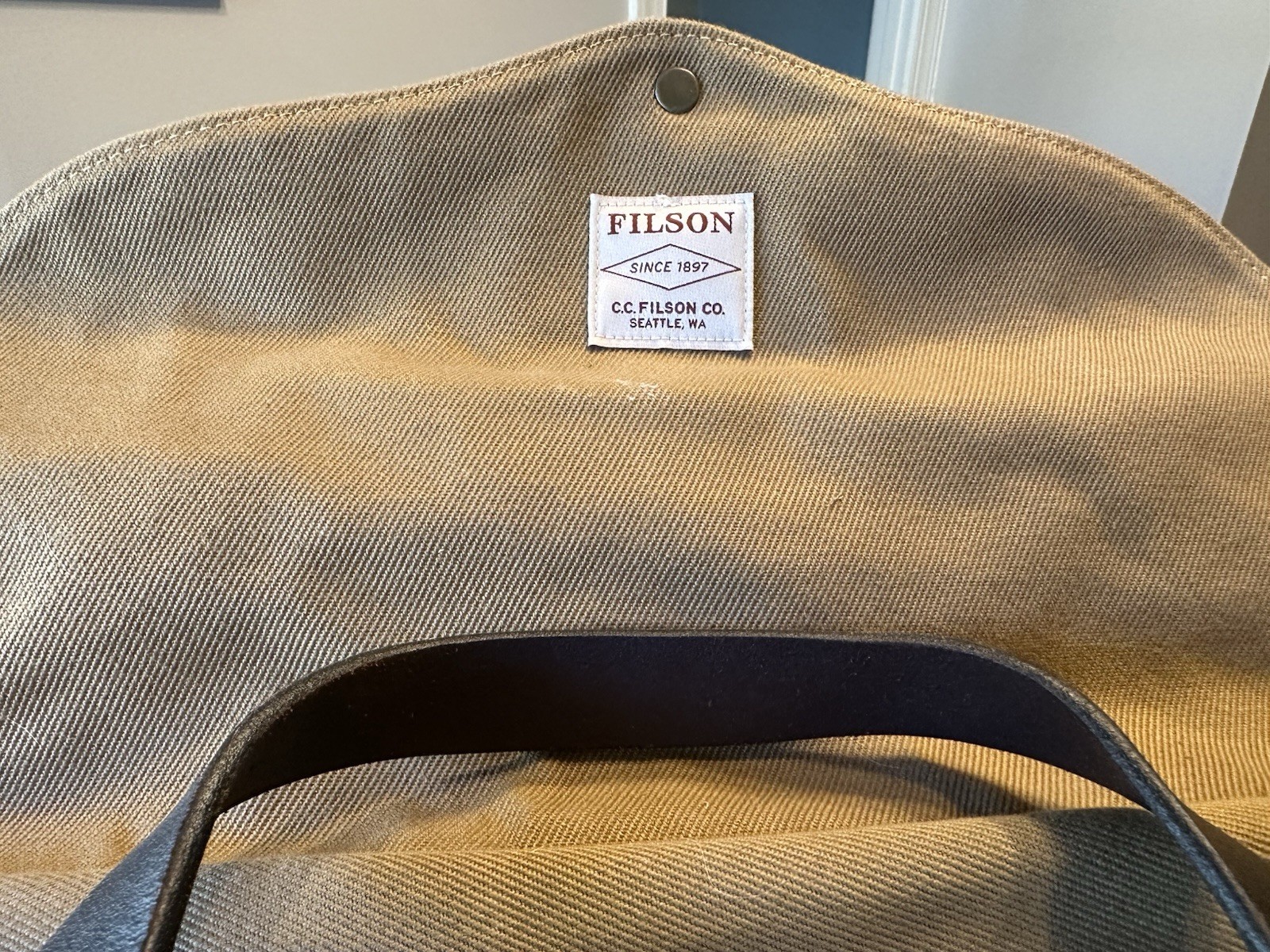 Filson Computer Briefcase Style 258 Excellent Condition. Dark tan rugged twill