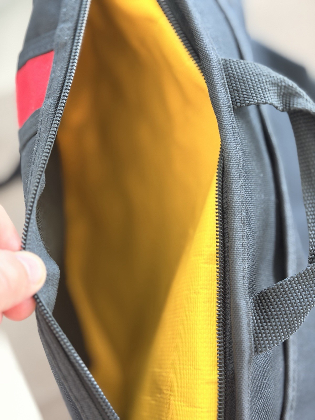Manhattan Portage Black Messenger Bag Red Stripe Yellow Lining Inner Pockets