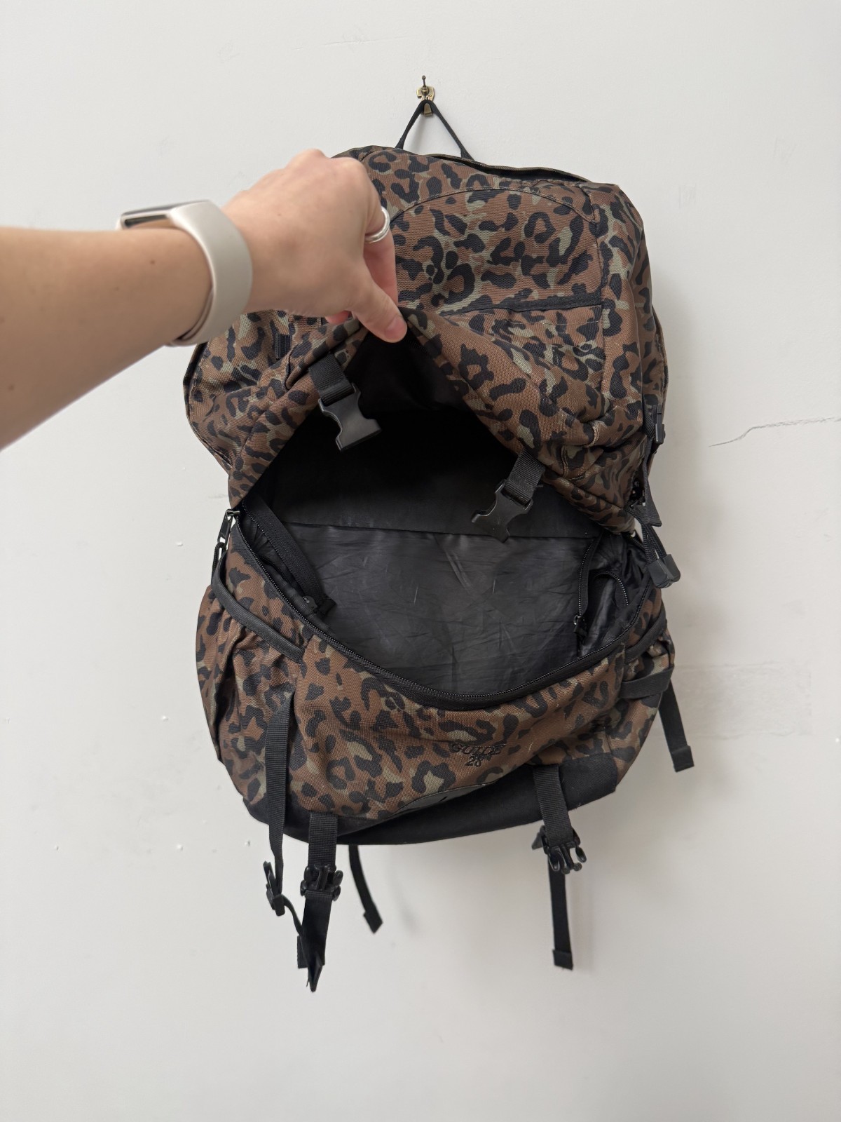 Supreme SS10 Leopard Camo Guide 28 Backpack / 10SS GUIDE 28 LEOPARD BACKPACK.