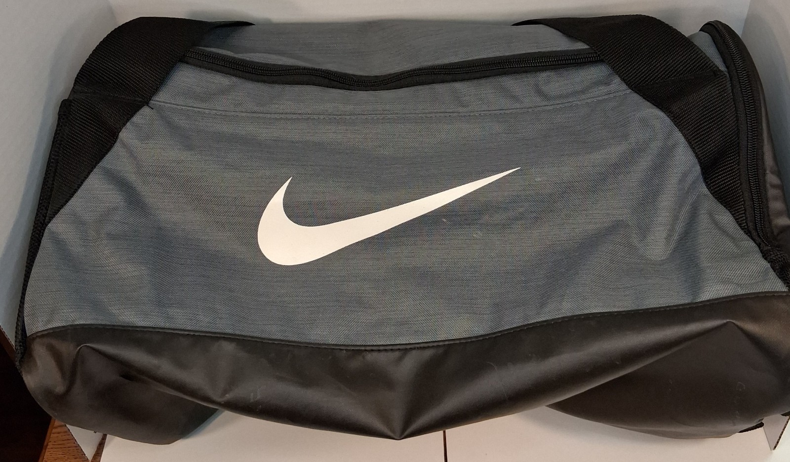 Nike Duffel Bag with Shoulder Strap & Handle Calhoun Celebrity Golf Tourney Gift