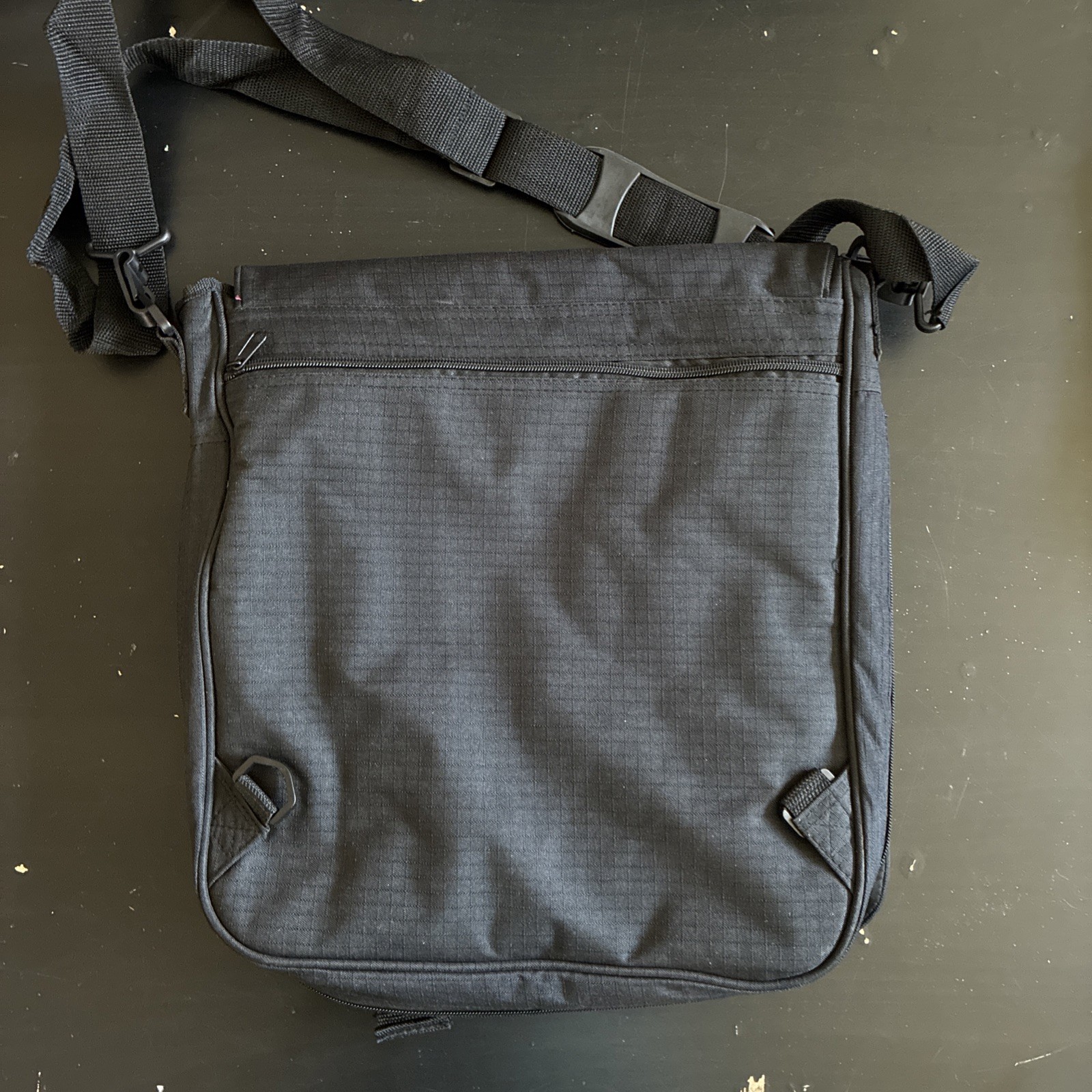 MicroStrategy Laptop Computer Adjustable Strap Laptop Messenger Bag