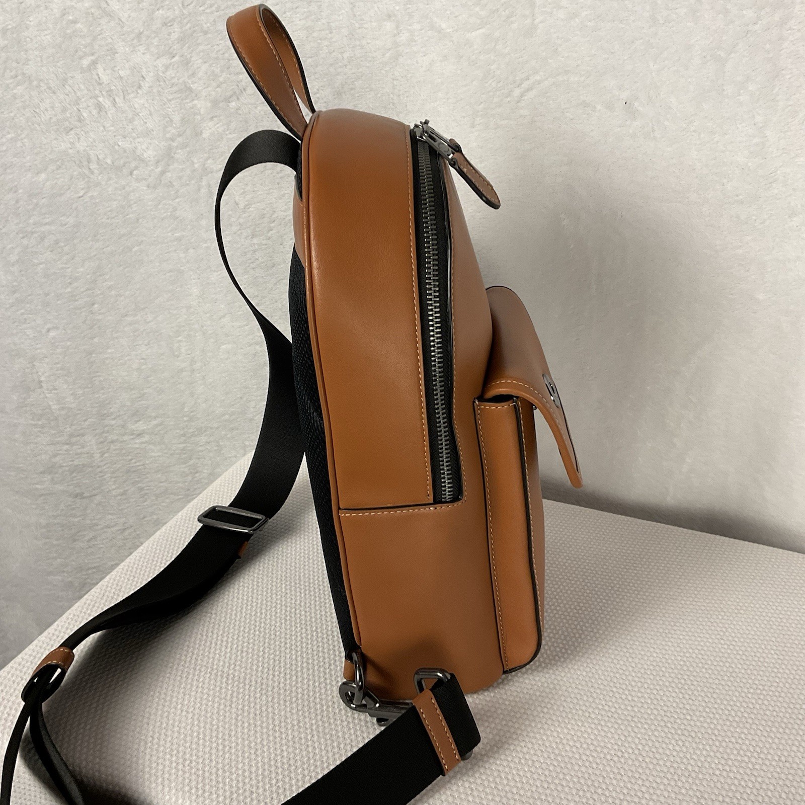 COACH Small Turnlock Sling Pack Smooth Leather CBI24 Tan Preloved