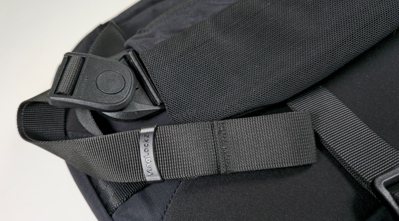 Alpaka Metro Crossbody Left Shoulder 10L Sling Bag Black Axoflux 210D NWT NEW