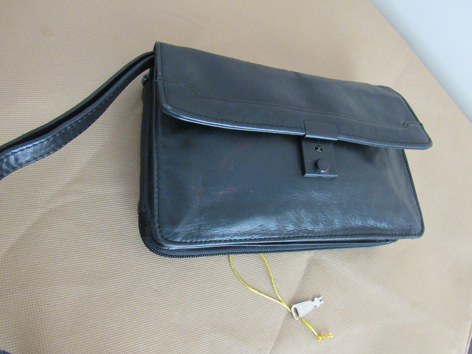 LODIS BLACK LEATHER KEY LOCK LARGE CARY ON POUCH/ WRISTLET W KEY-RARE
