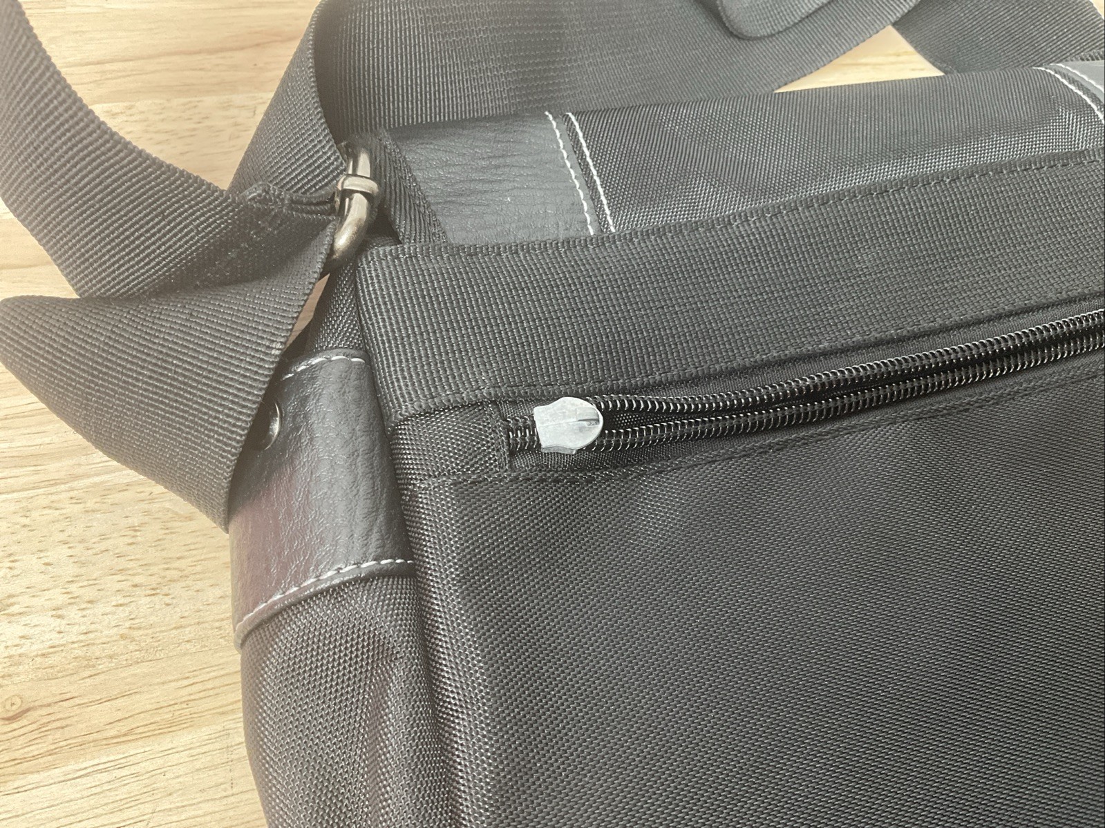 READ – Vintage Oakley(?) Tactical Vertical Messenger Day Pack Black Shoulder Bag