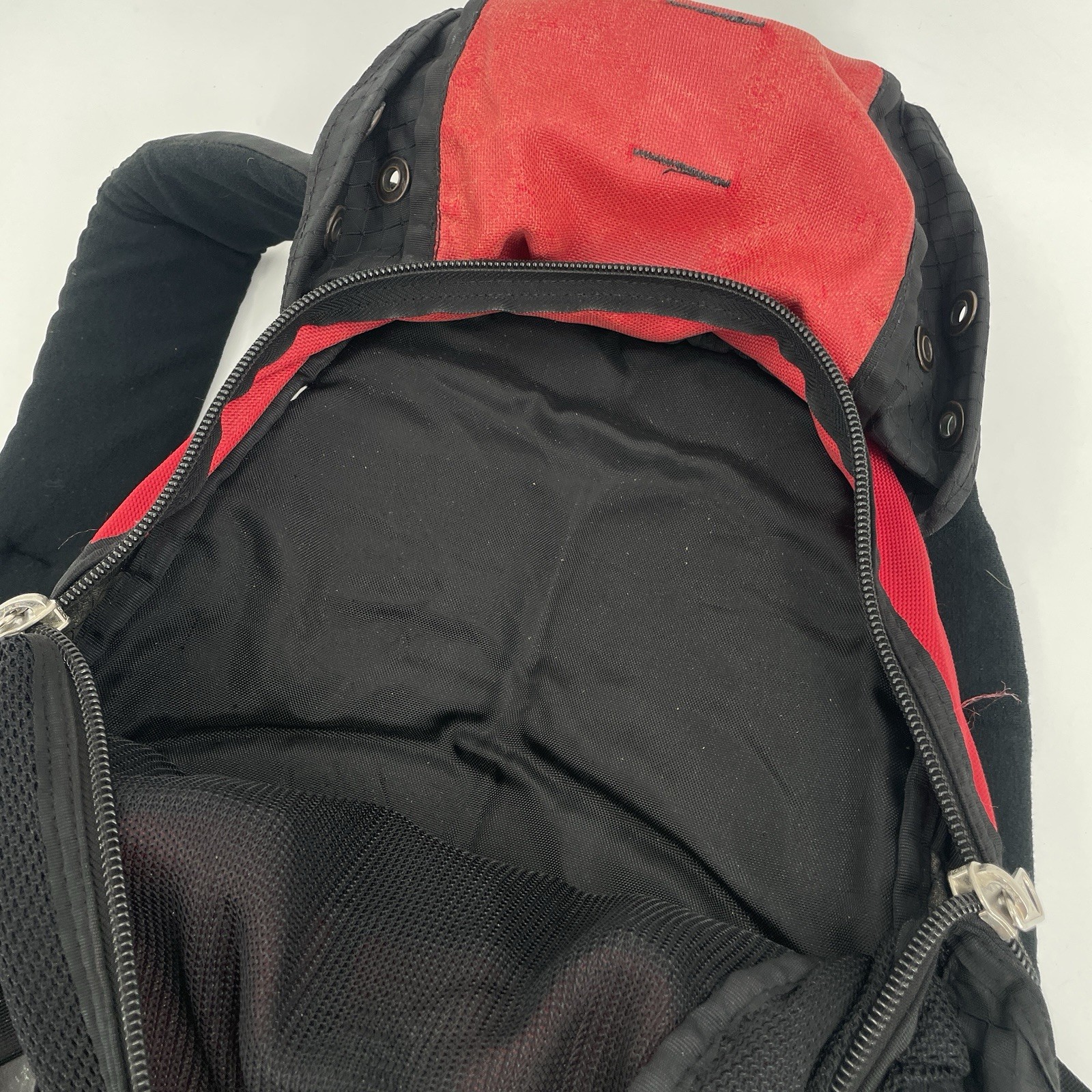 Vintage Oakley Icon Backpack in Red Black – 90s 2000s Y2k Goth Grunge