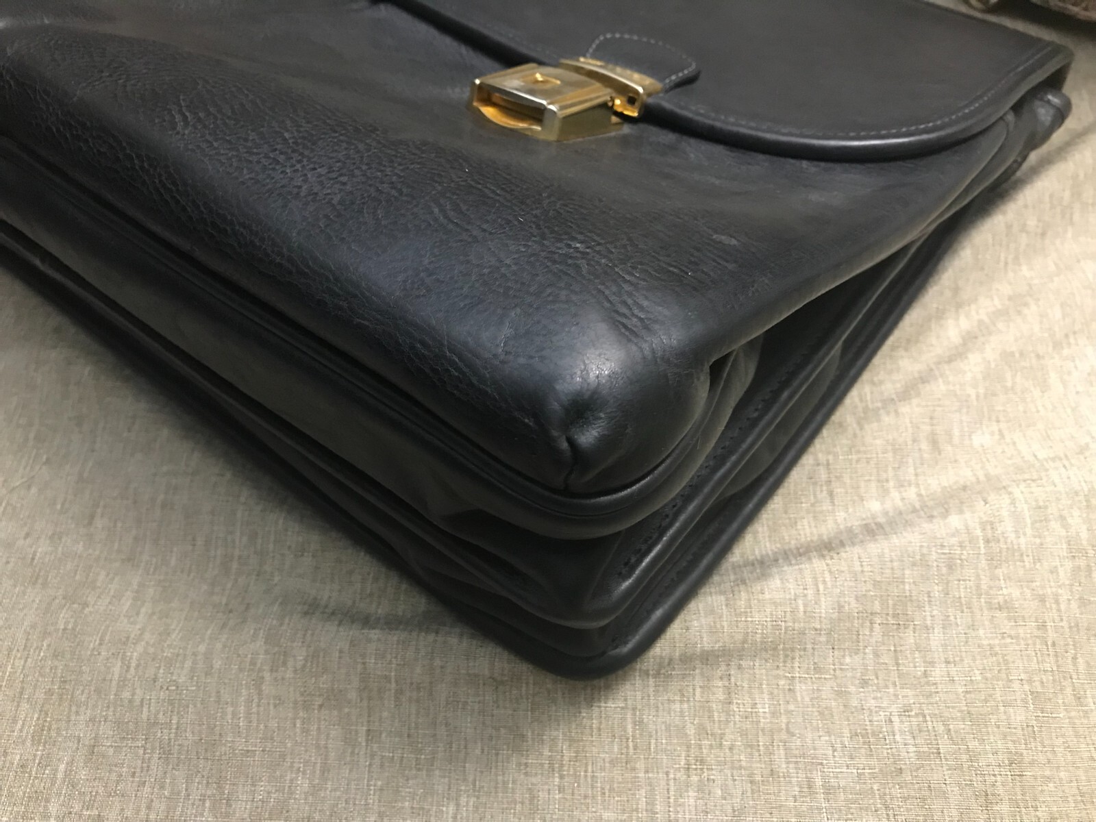 BOSCA “CORRESPONDENT” Heavy Leather Briefcase / Messenger Bag – Made in USA