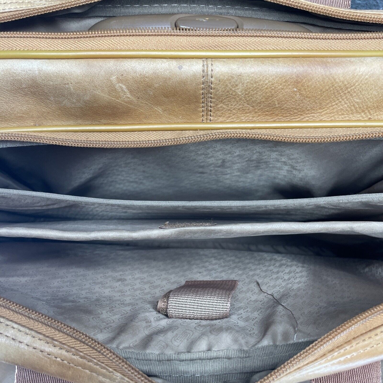 Solo New York Walker Brown Camel Leather Briefcase Laptop Rolling Travel Bag